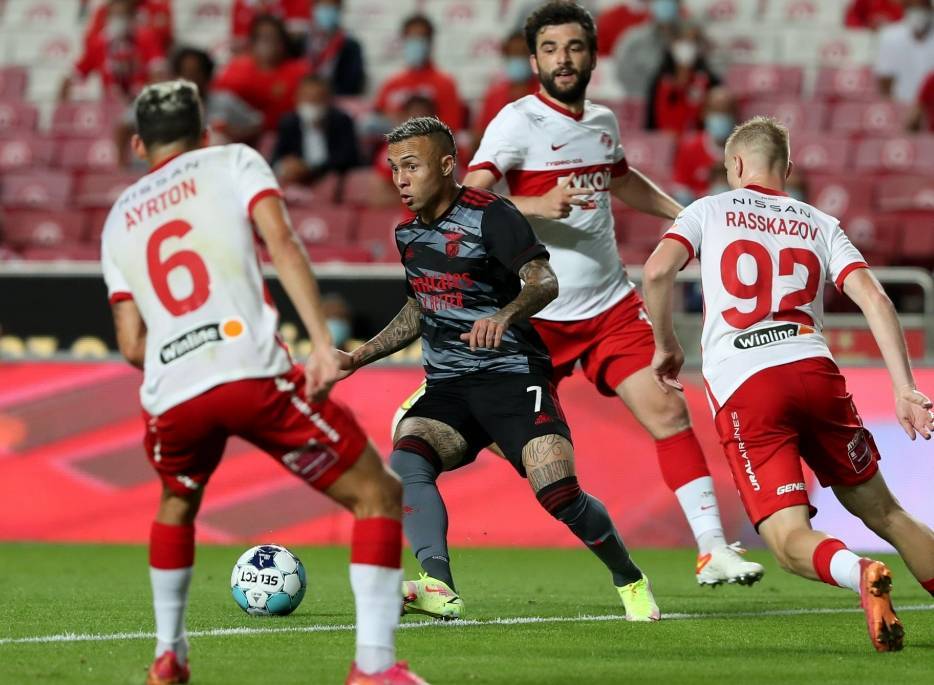 关于法甲赛程吃紧,葡萄牙体育清晨防线松动,媒体盛赞,年轻球员得到机会的信息 关于法甲赛程吃紧,葡萄牙体育清晨防线松动,媒体盛赞,年轻球员得到机会的信息