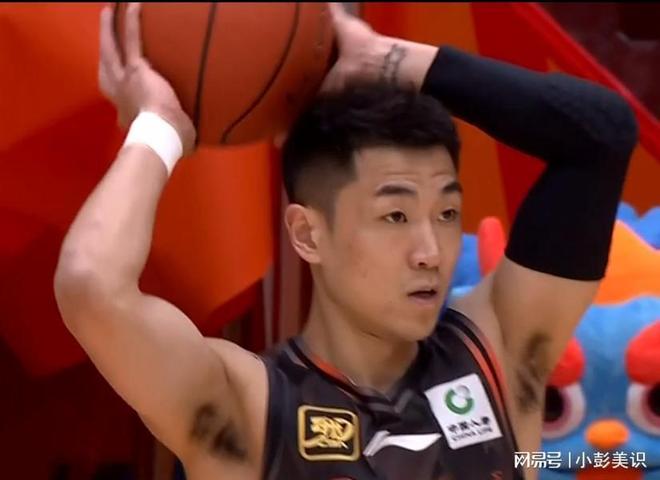 包含山东男篮集结日队长鼓劲；志在NBA季后赛名次提升；态度坚定；团队化学反应显著的词条