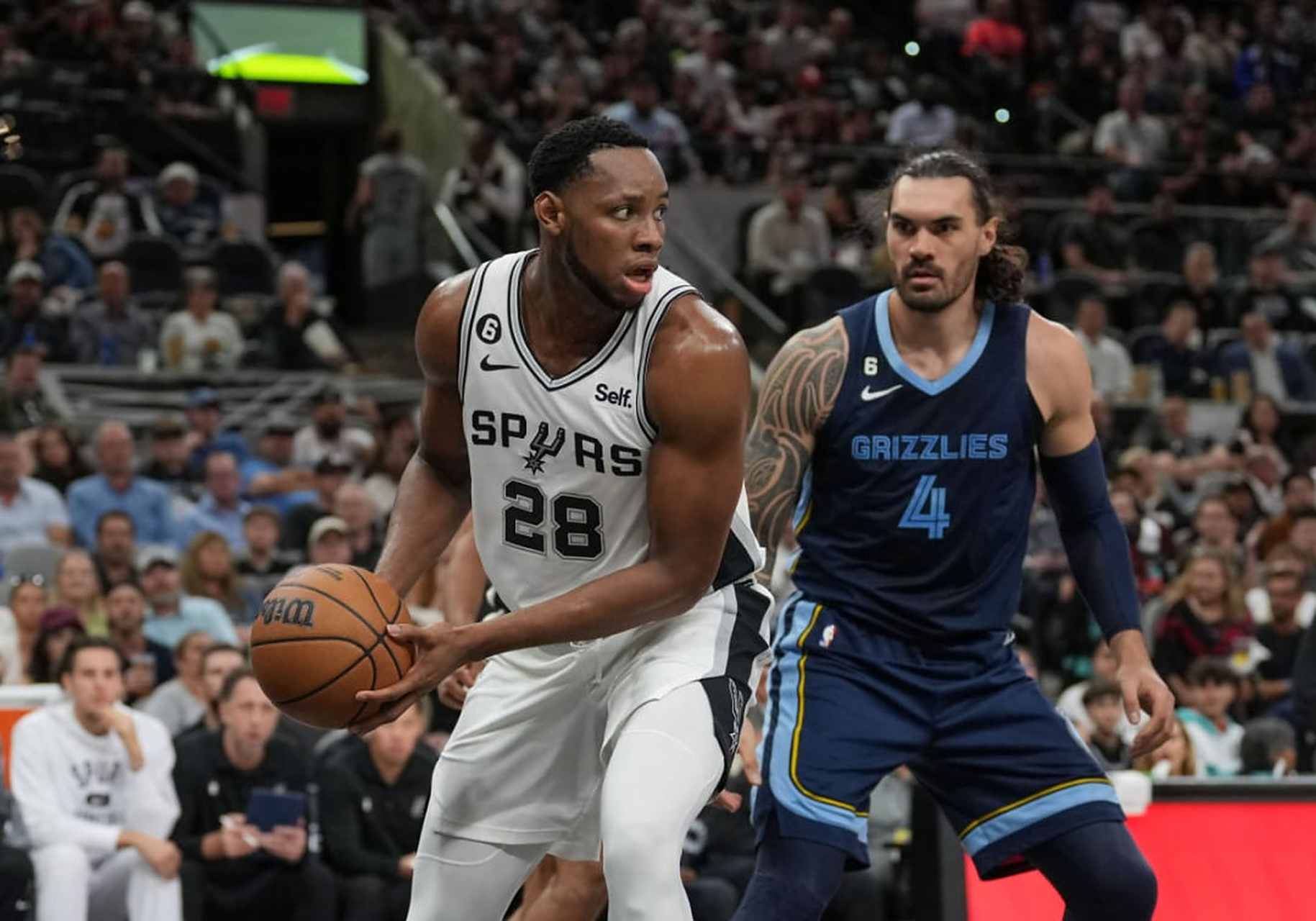 赛前体能课后，萨克拉门托国王内部沟通备战NBA季后赛，信心回归，更衣室氛围转暖的简单介绍