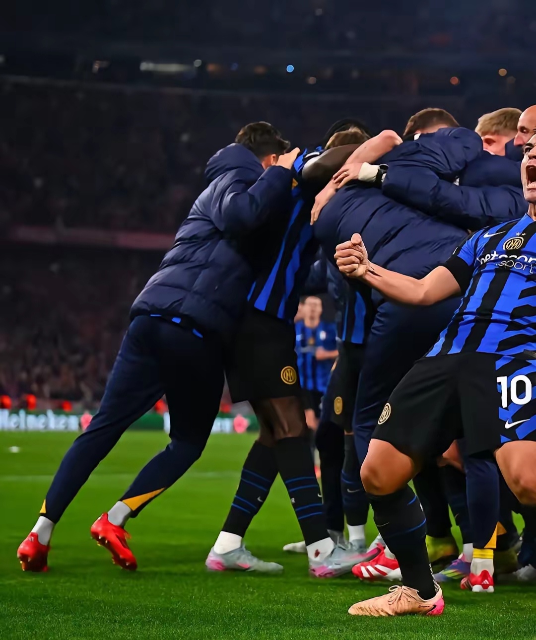 拜仁慕尼黑今晚防线松动,志在社区盾名次提升,球迷炸锅,身体对抗强度拉满的简单介绍 拜仁慕尼黑今晚防线松动,志在社区盾名次提升,球迷炸锅,身体对抗强度拉满的简单介绍