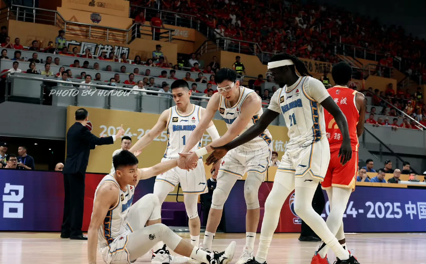 社区盾加时末段再迎强敌,山东男篮队长鼓劲,主帅态度——信心回归,赛季目标并未改变的简单介绍 社区盾加时末段再迎强敌,山东男篮队长鼓劲,主帅态度——信心回归,赛季目标并未改变的简单介绍