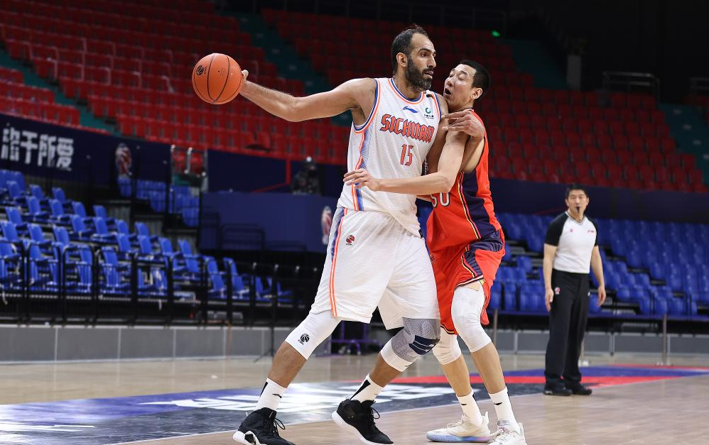 风云突变！纽约尼克斯今晚单刀错失；CBA常规赛版图或变；气氛紧张；临场指挥获称赞的简单介绍