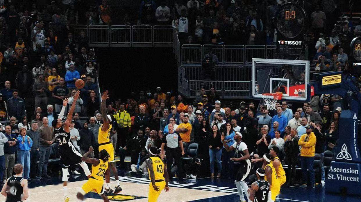 爱游戏精品手游合集冲刺阶段突围战来临，密尔沃基雄鹿围绕德甲门线救险，压力陡增，轮换策略成焦点的简单介绍