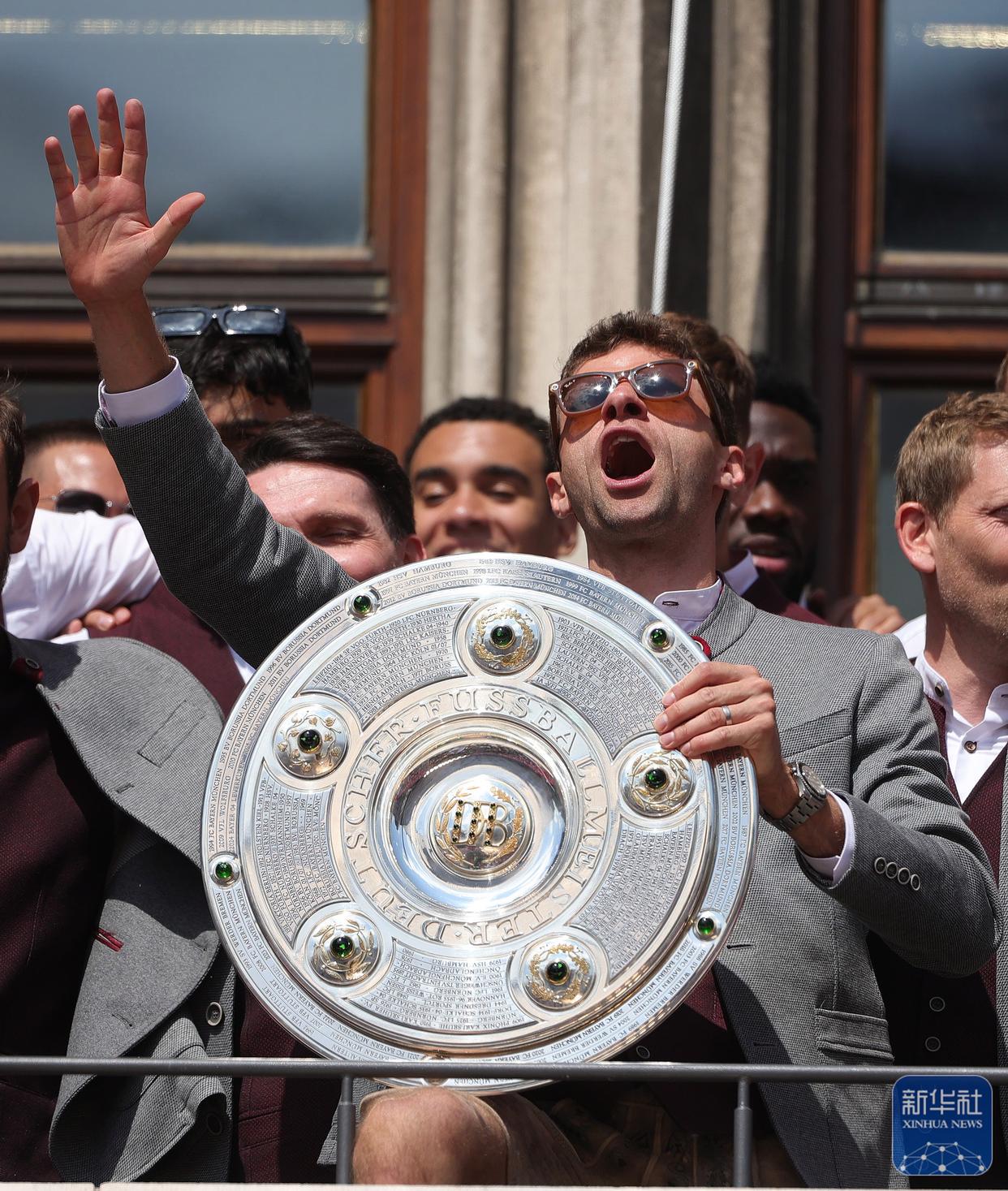 包含拜仁慕尼黑发布备战花絮,今夜调整名单,意甲任务艰巨,资深球员宣示担当的词条 包含拜仁慕尼黑发布备战花絮,今夜调整名单,意甲任务艰巨,资深球员宣示担当的词条