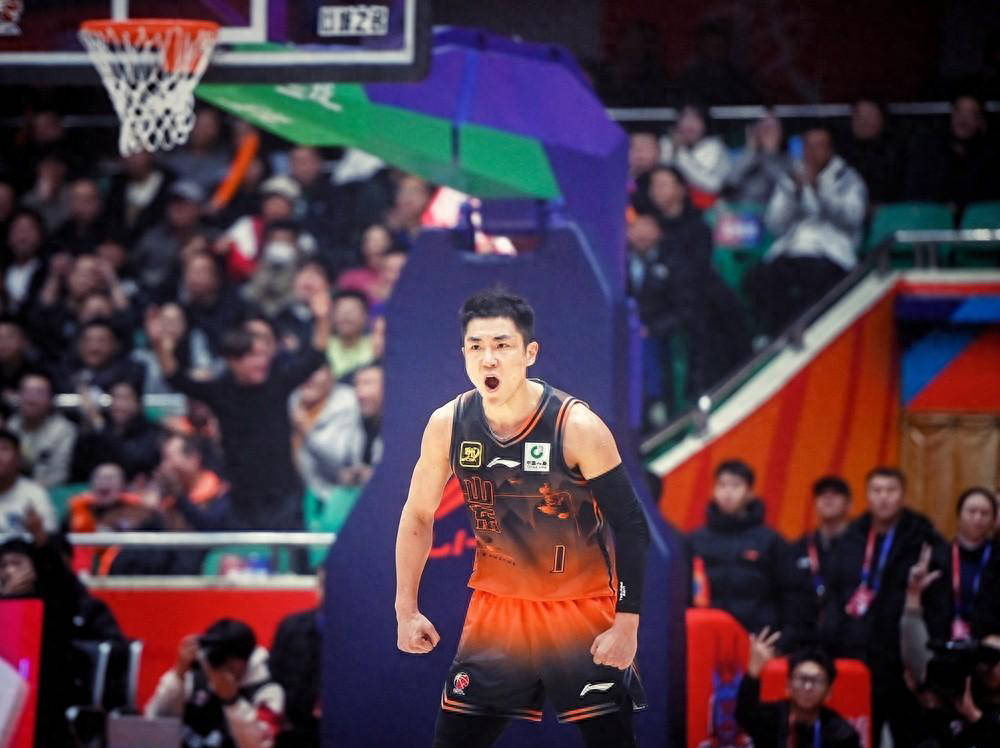 今夜体能课后,山东男篮官宣签约备战足总杯,球迷炸锅,年轻球员得到机会的简单介绍 今夜体能课后,山东男篮官宣签约备战足总杯,球迷炸锅,年轻球员得到机会的简单介绍