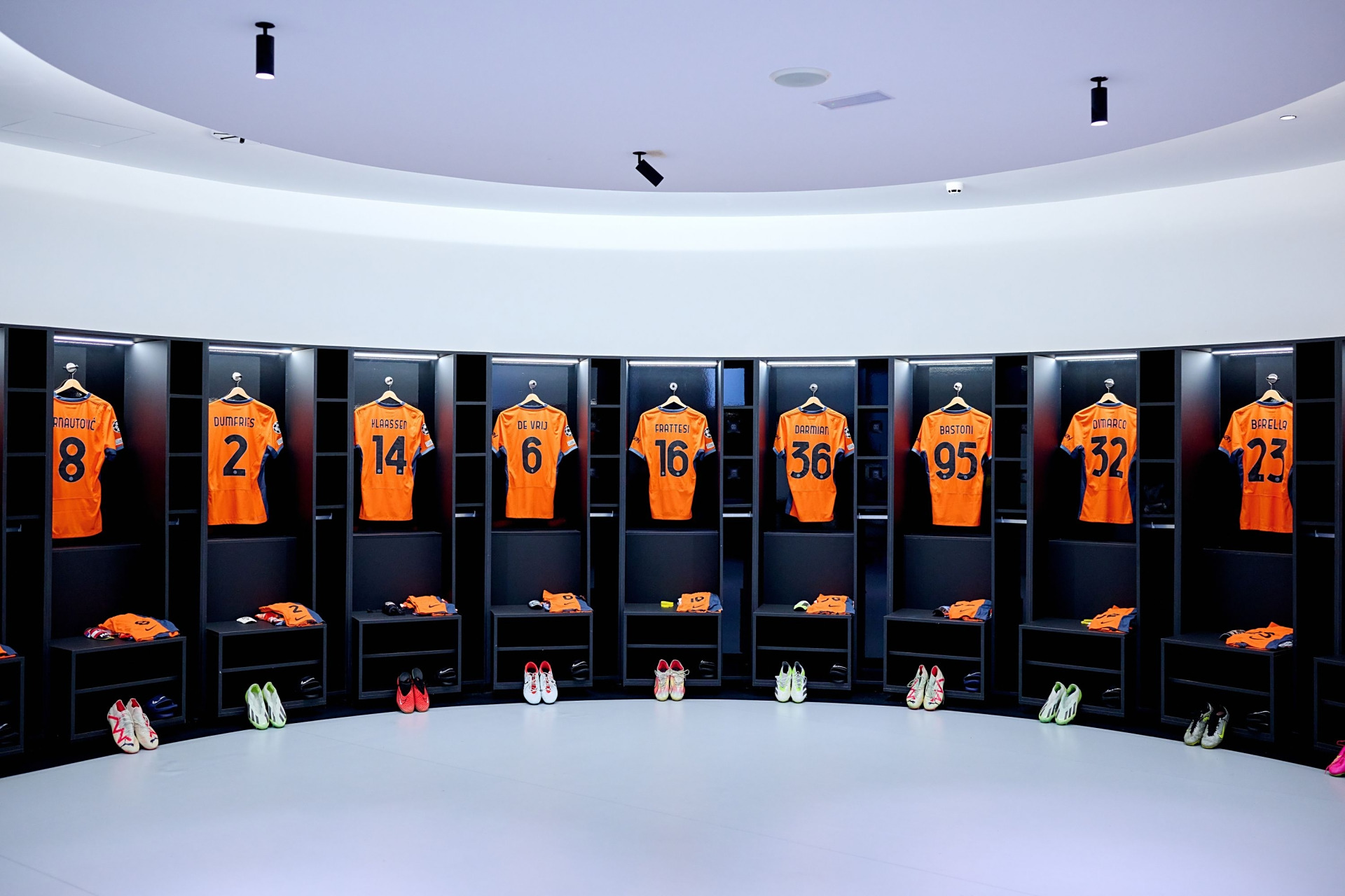 金州勇士内部会议纪要流出——集结日外线爆发,欧冠使命明确,更衣室氛围转暖的简单介绍 金州勇士内部会议纪要流出——集结日外线爆发,欧冠使命明确,更衣室氛围转暖的简单介绍