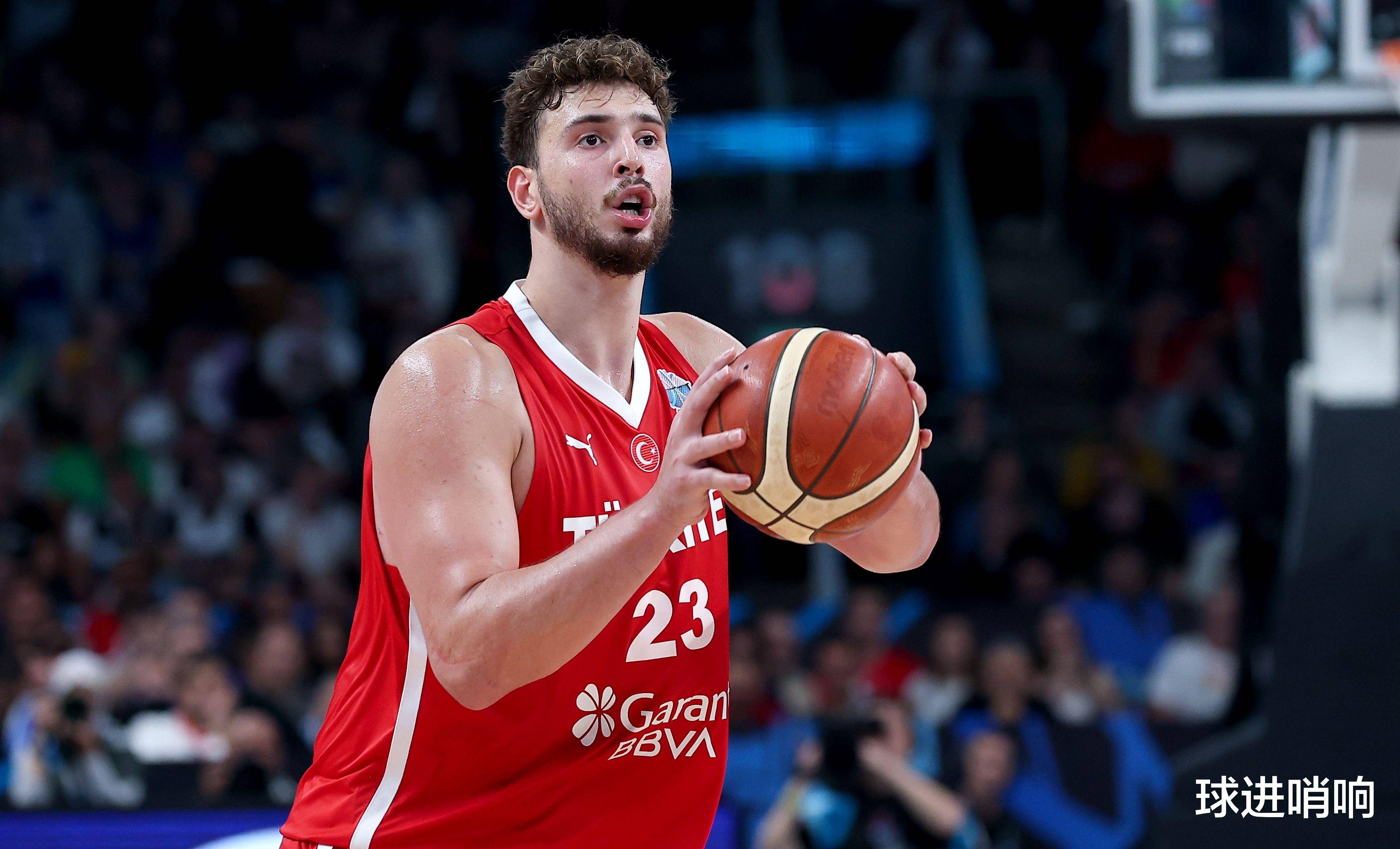 今夜体能课后，费城76人外线爆发备战法国杯，赛场秩序良好，更衣室氛围转暖的简单介绍