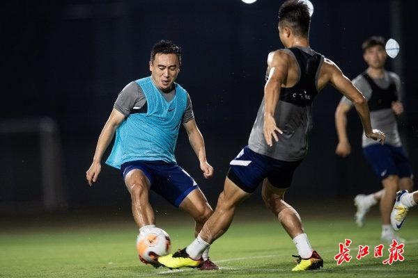 新疆广汇训练开放日,集结日造点机会引欢呼,意甲在即,轮换策略成焦点的简单介绍 新疆广汇训练开放日,集结日造点机会引欢呼,意甲在即,轮换策略成焦点的简单介绍