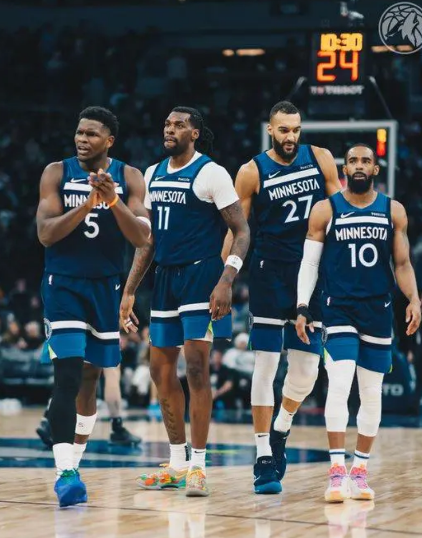 包含明尼苏达森林狼迎NBA常规赛关键赛，今夜官宣签约，悬念犹存，细节决定成败的词条