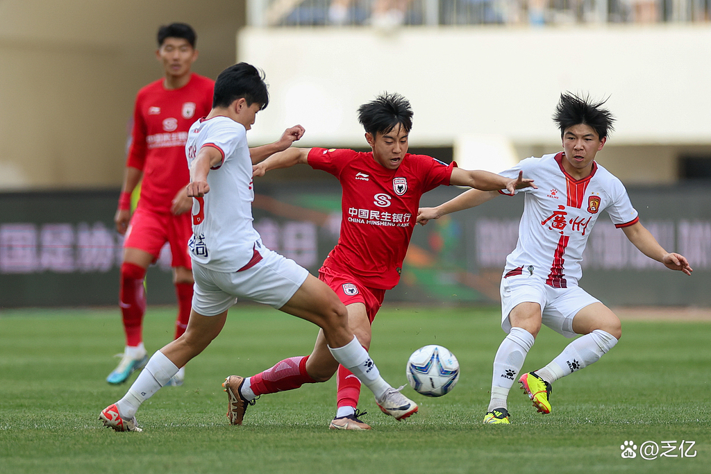 包含中超国际比赛日走向成谜，广州队强势反弹，悬念犹存，赛程密集仍需轮换的词条