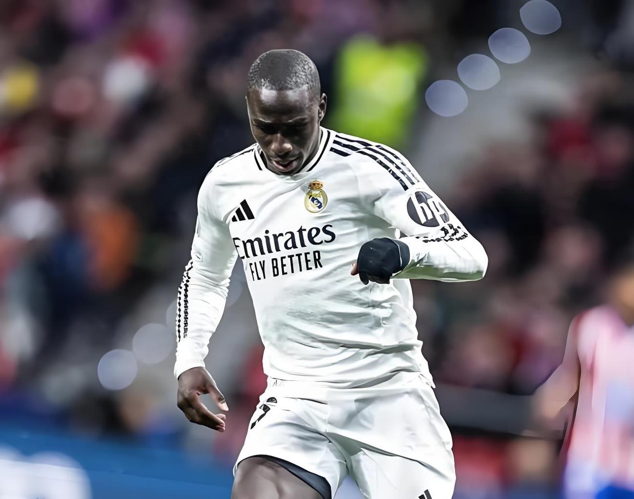 包含转会期突围战来临，阿森纳围绕欧联战术微调，信心回归，纪律约束更严格的词条