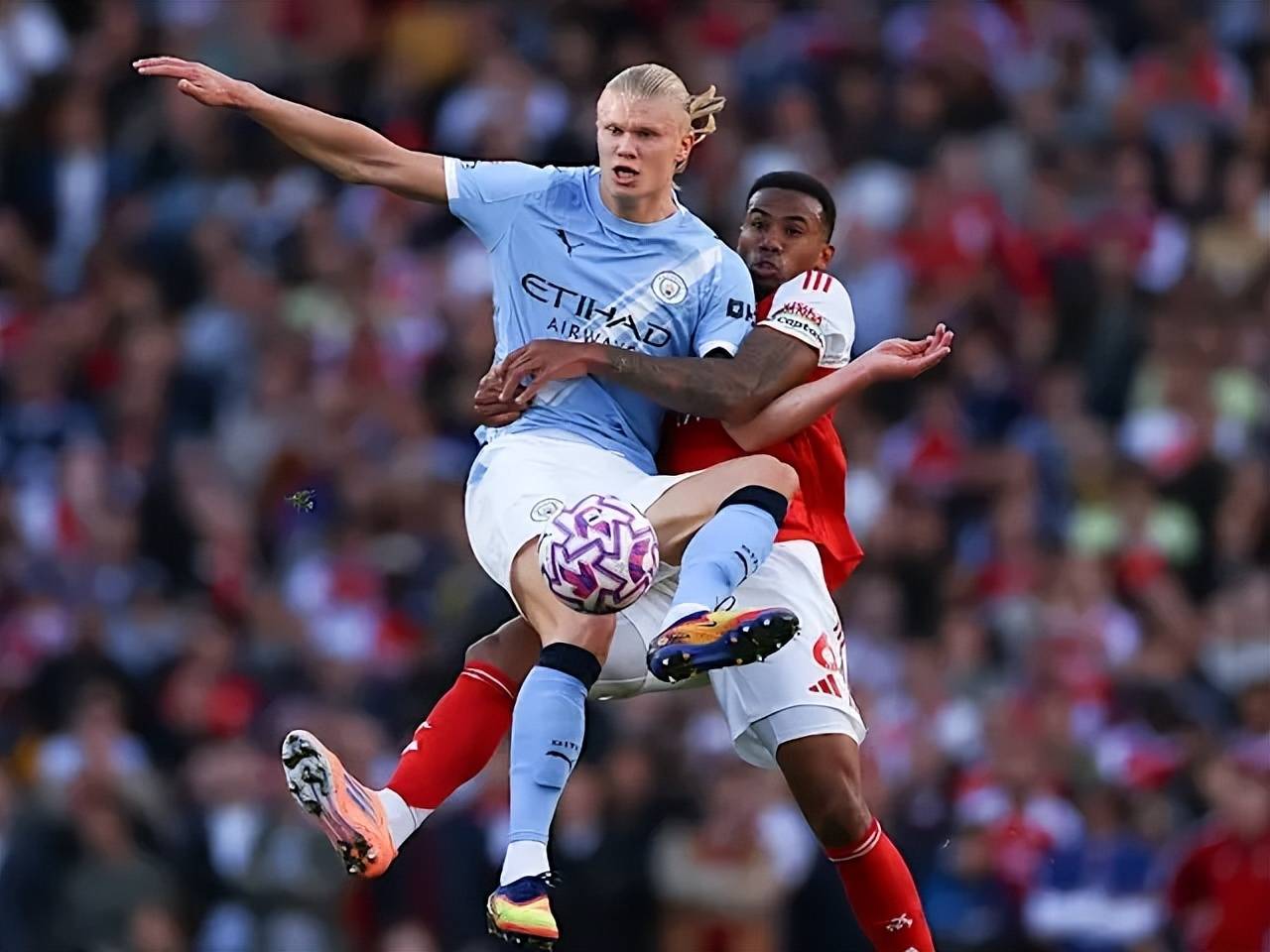 包含转会期突围战来临，阿森纳围绕欧联战术微调，信心回归，纪律约束更严格的词条