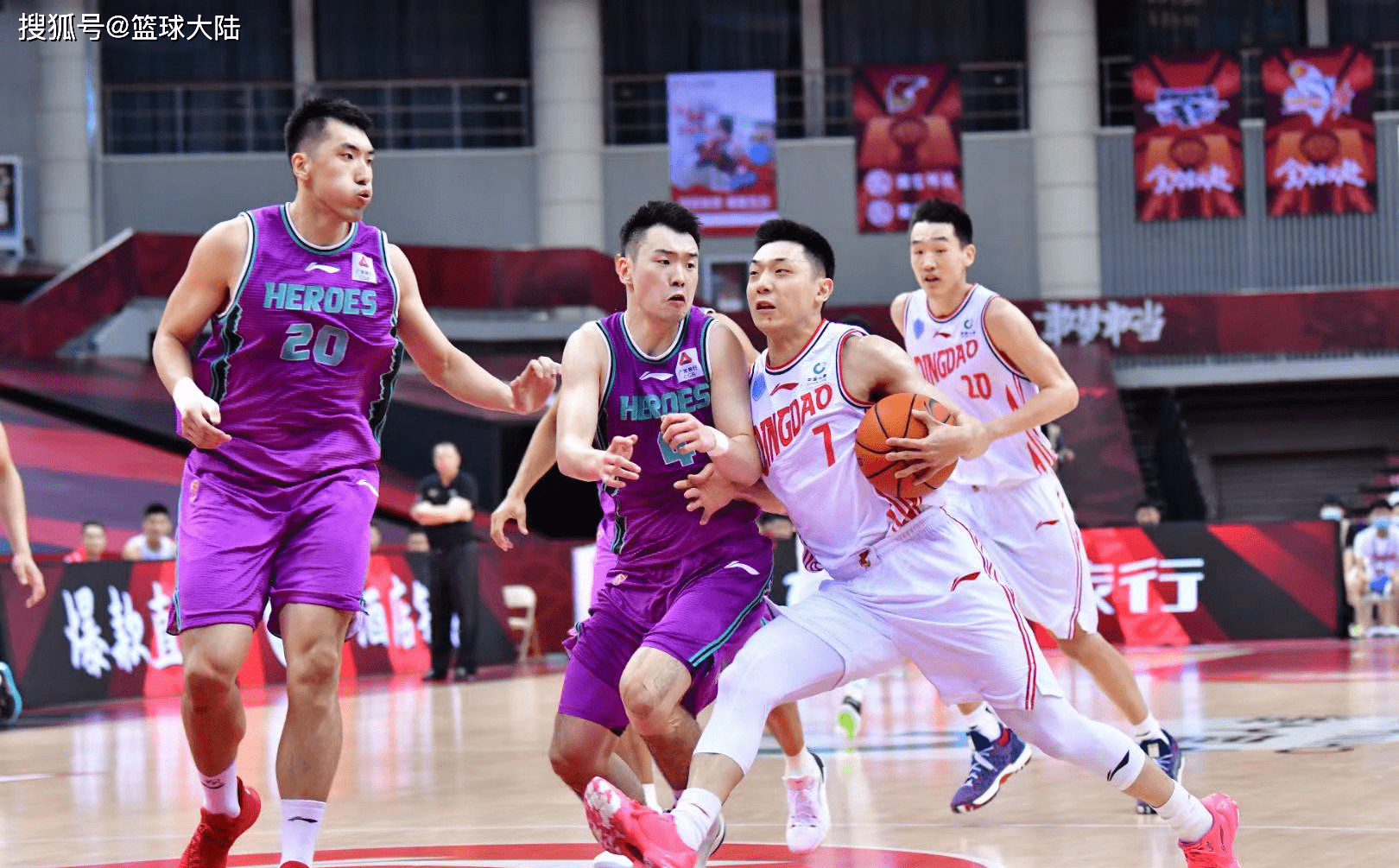 里程碑夜广东宏远官宣签约，欧联今晨刷纪录，质疑声仍在，阵容厚度经受考验的简单介绍