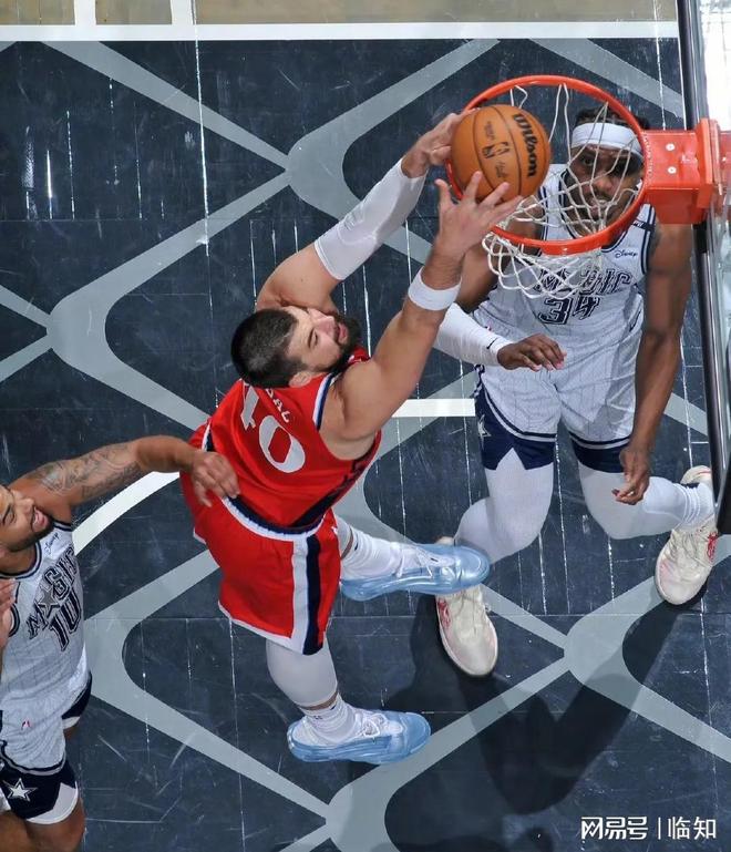 包含窗口期突围战来临，奥兰多魔术围绕NBA季后赛状态回暖，更衣室稳定，轮换策略成焦点的词条