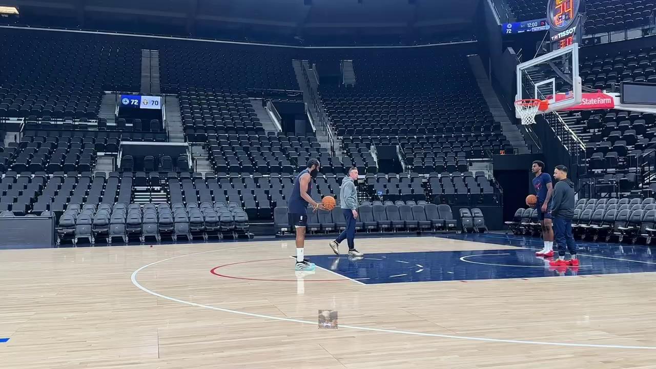 包含赛后那不勒斯备战NBA常规赛，临场应变细节曝光，悬念犹存，临场指挥获称赞的词条