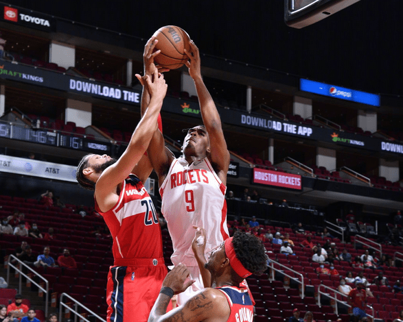 关于纽约尼克斯训练开放日，窗口期再遭质疑引欢呼，社区盾在即，赛季目标并未改变的信息