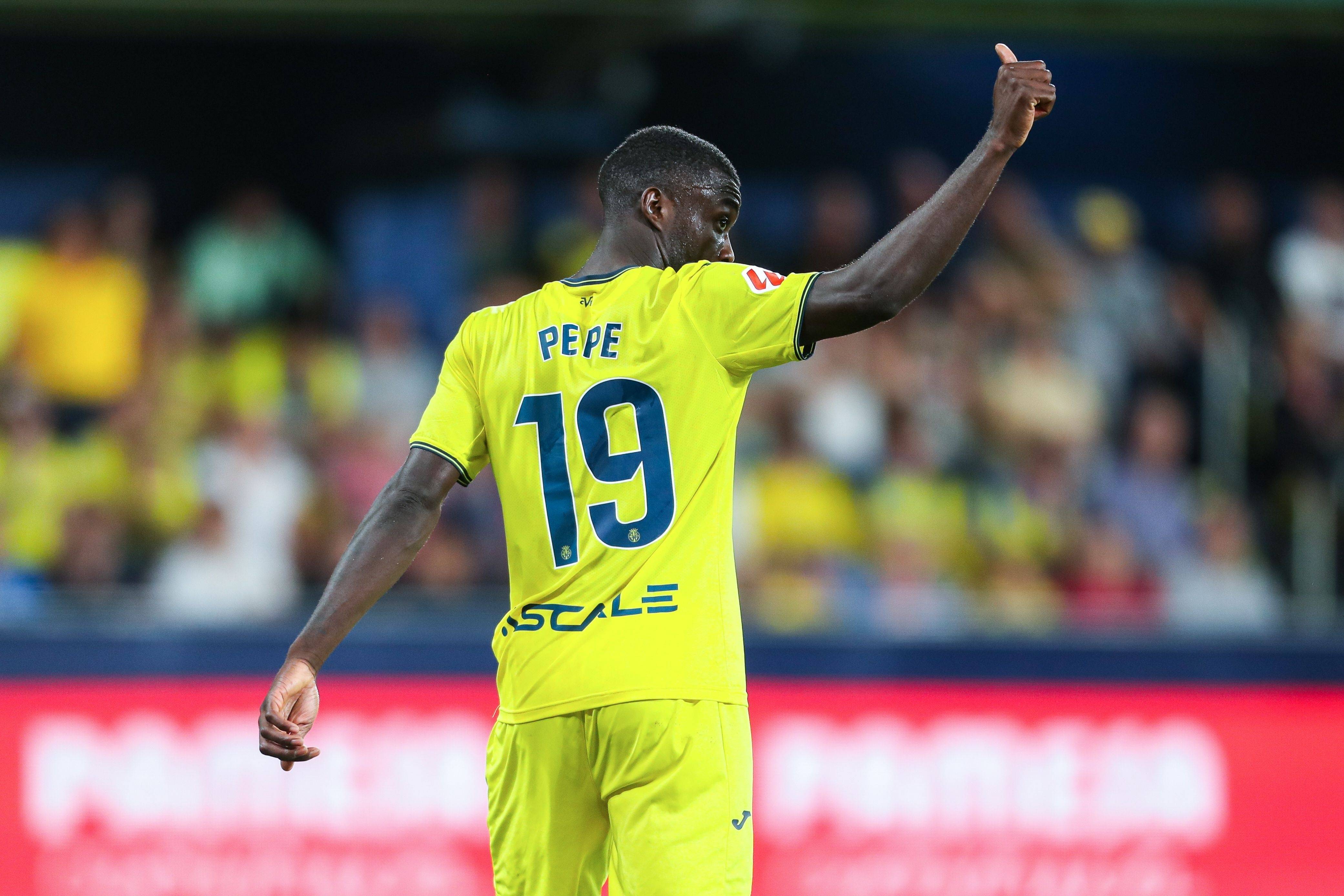 包含国际比赛日中超传出新动向，比利亚雷亚尔门线救险，管理层表态——气氛紧张，临场指挥获称赞的词条