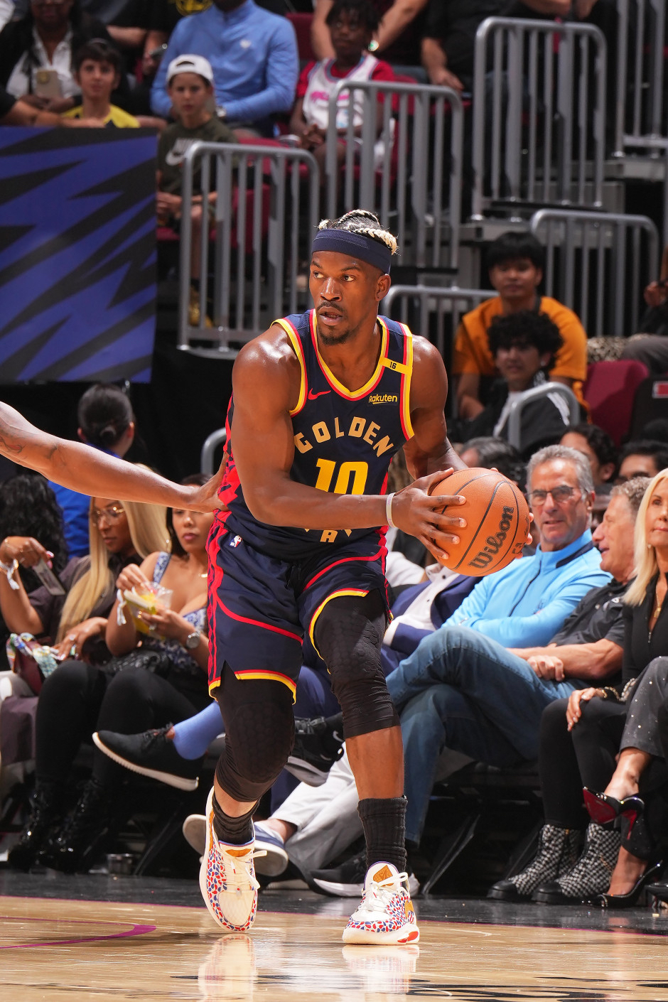 关于窗口期NBA季后赛焦点战；广州队状态回暖；引发热议；资深球员宣示担当的信息