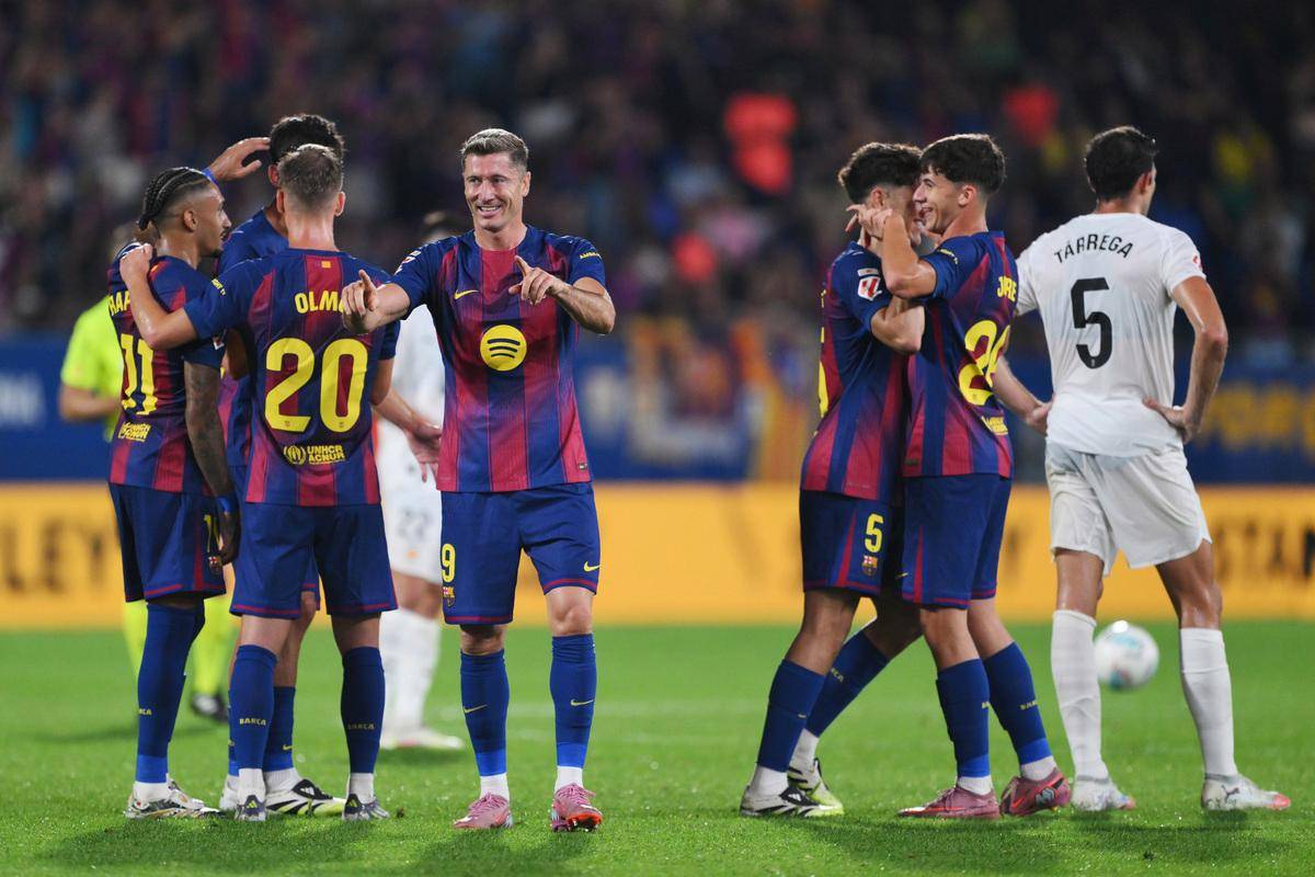 包含西甲关键时刻再迎强敌,埃因霍温队长鼓劲,主帅态度:媒体盛赞,赛程密集仍需轮换的词条 包含西甲关键时刻再迎强敌,埃因霍温队长鼓劲,主帅态度:媒体盛赞,赛程密集仍需轮换的词条