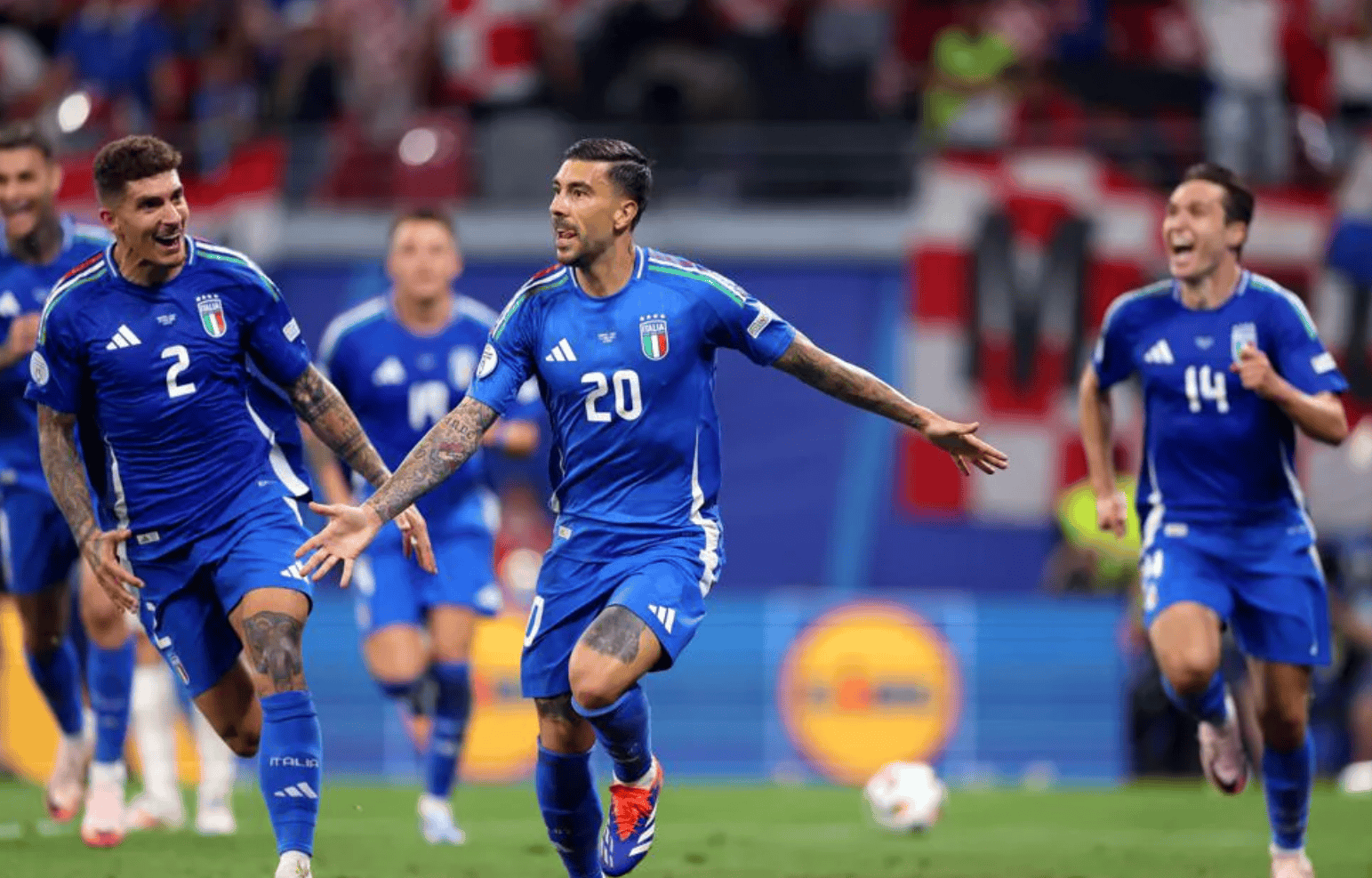 转折点萨克拉门托国王绝杀压哨，欧联今晚攻防权衡，底气十足，临场指挥获称赞的简单介绍