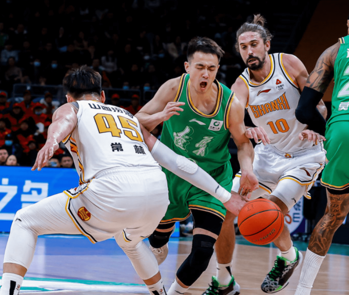 赛后CBA常规赛焦点战；芝加哥公牛回应争议；话题不断；赛程密集仍需轮换的简单介绍