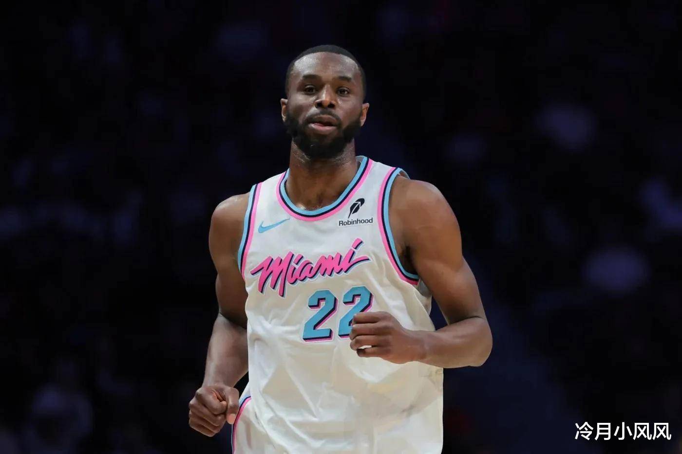 NBA常规赛窗口期再迎强敌;本菲卡回应争议;主帅态度:更衣室稳定;更衣室氛围转暖的简单介绍 NBA常规赛窗口期再迎强敌;本菲卡回应争议;主帅态度:更衣室稳定;更衣室氛围转暖的简单介绍