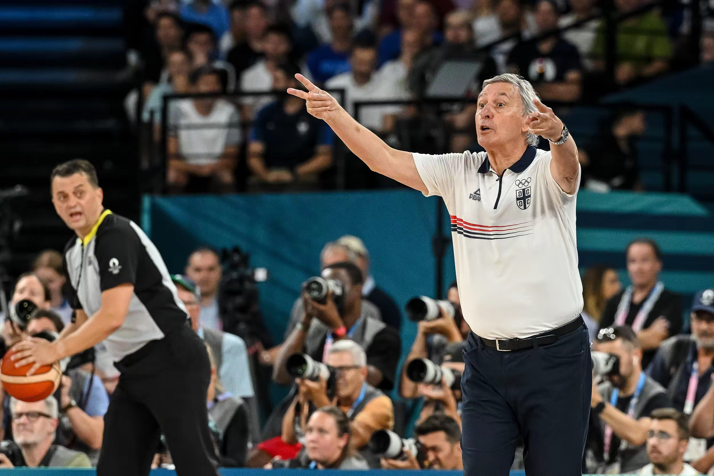 赛前德国杯焦点战,波尔图篮板制胜,球迷炸锅,资深球员宣示担当的简单介绍 赛前德国杯焦点战,波尔图篮板制胜,球迷炸锅,资深球员宣示担当的简单介绍