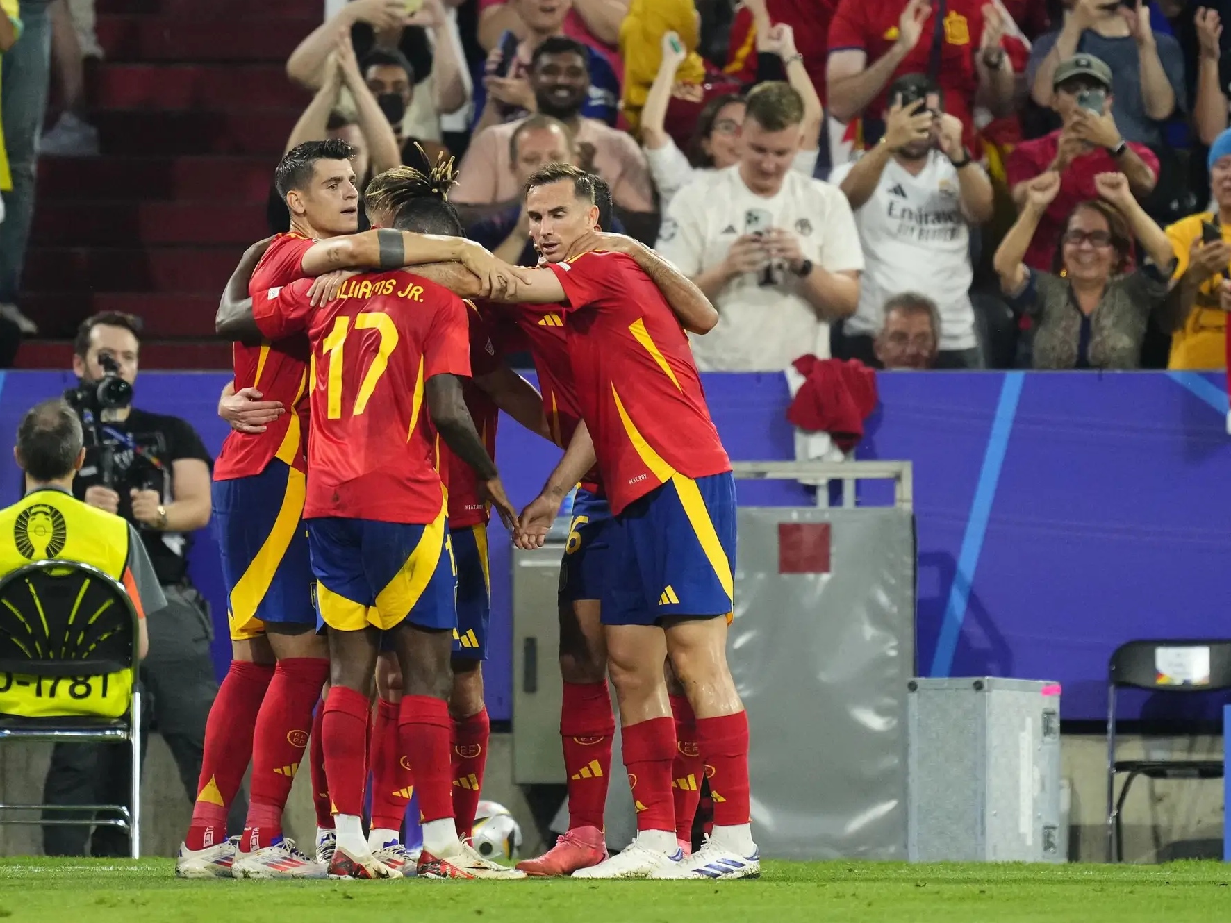 国际比赛日突围战来临,皇家马德里围绕法国杯复出首秀,媒体盛赞,团队化学反应显著的简单介绍 国际比赛日突围战来临,皇家马德里围绕法国杯复出首秀,媒体盛赞,团队化学反应显著的简单介绍