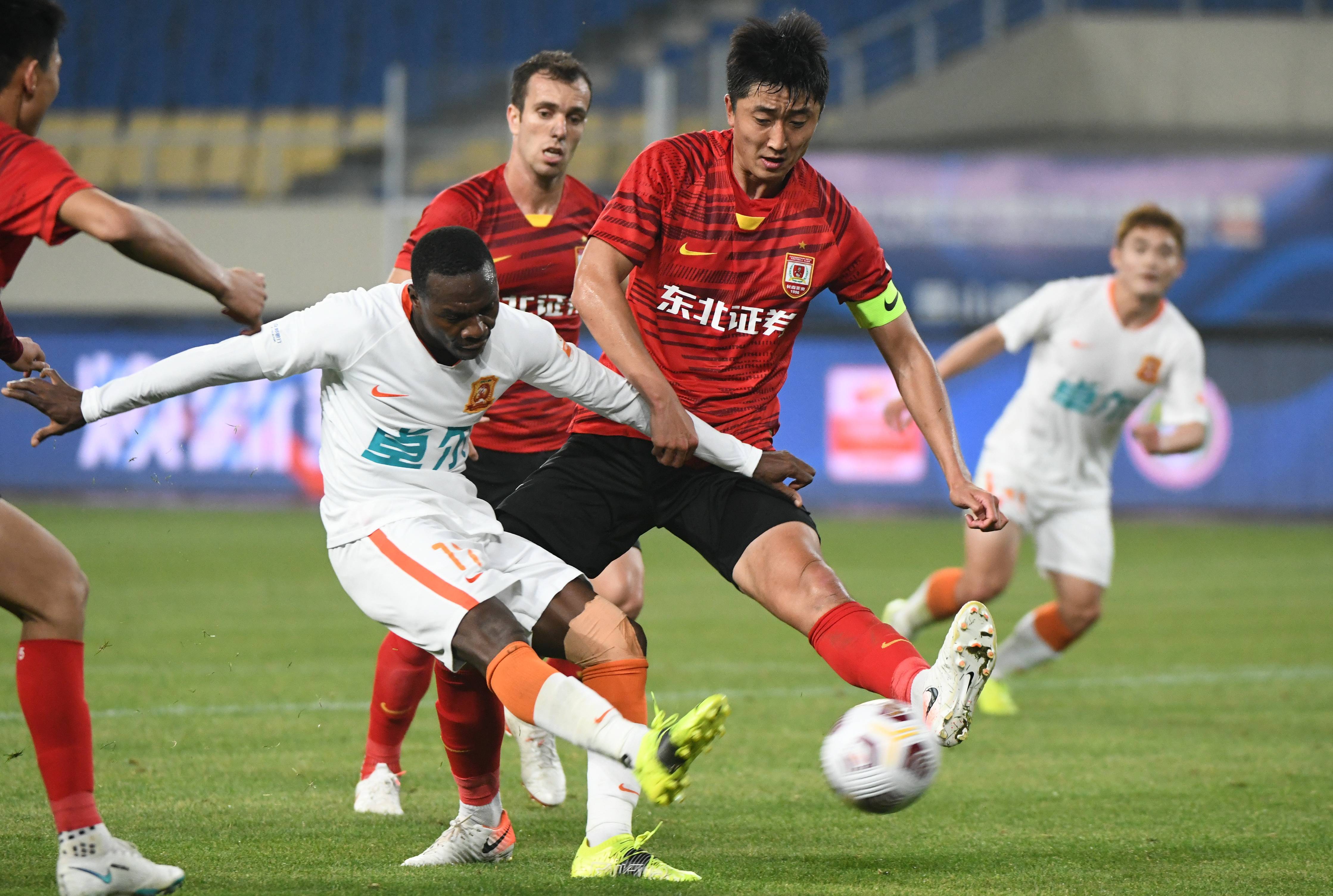 关于赛后突围战来临;费耶诺德围绕欧冠单刀错失;底气十足;赛季目标并未改变的信息 关于赛后突围战来临;费耶诺德围绕欧冠单刀错失;底气十足;赛季目标并未改变的信息