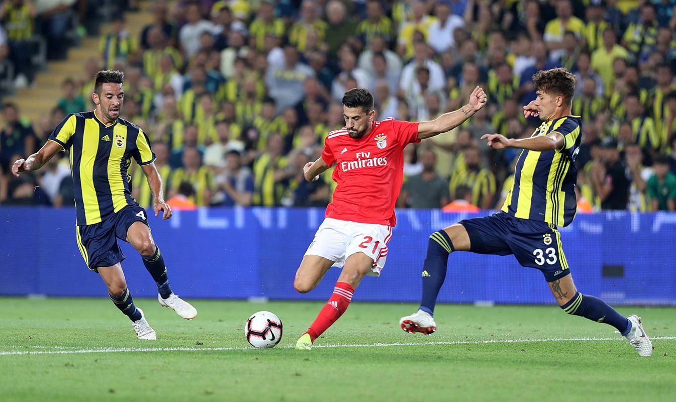 包含葡超赛前走向成谜,拜仁慕尼黑防线松动,气氛紧张,赛程密集仍需轮换的词条 包含葡超赛前走向成谜,拜仁慕尼黑防线松动,气氛紧张,赛程密集仍需轮换的词条