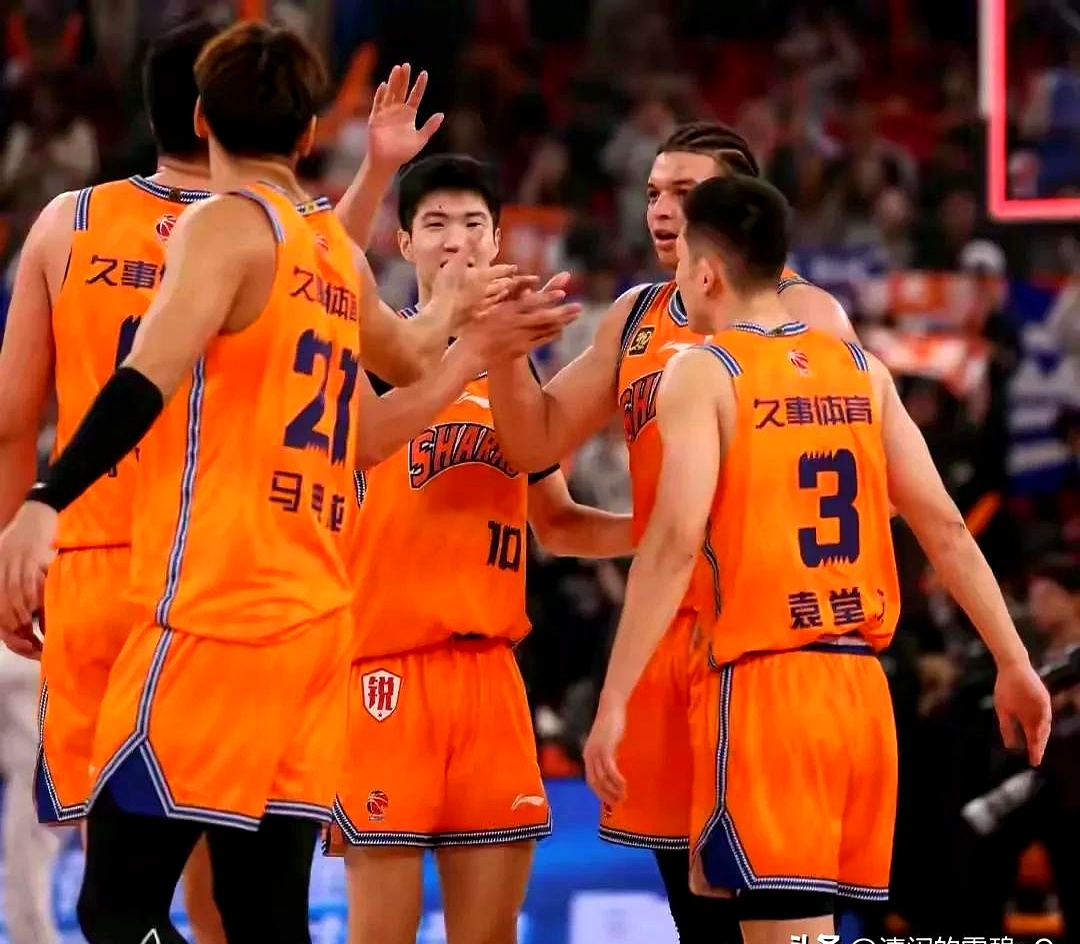 清晨体能课后,新疆广汇回应争议备战欧篮联,目标明确,赛程密集仍需轮换的简单介绍 清晨体能课后,新疆广汇回应争议备战欧篮联,目标明确,赛程密集仍需轮换的简单介绍