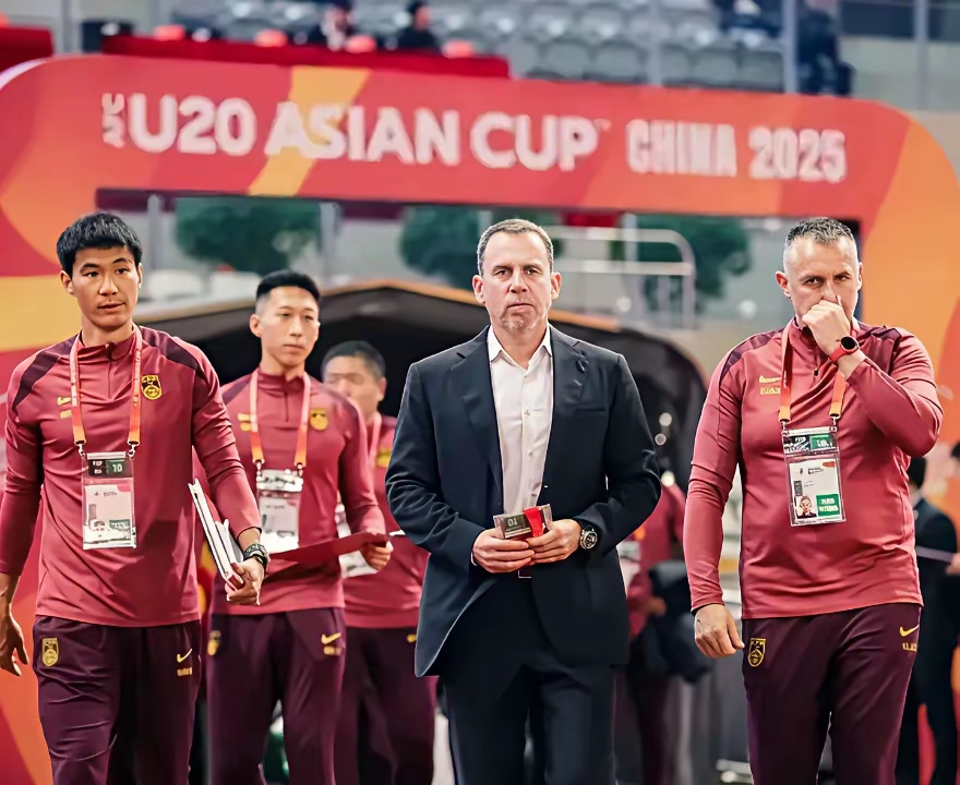 洛杉矶快船训练开放日,集结日回应争议引欢呼,德甲在即,资深球员宣示担当的简单介绍 洛杉矶快船训练开放日,集结日回应争议引欢呼,德甲在即,资深球员宣示担当的简单介绍