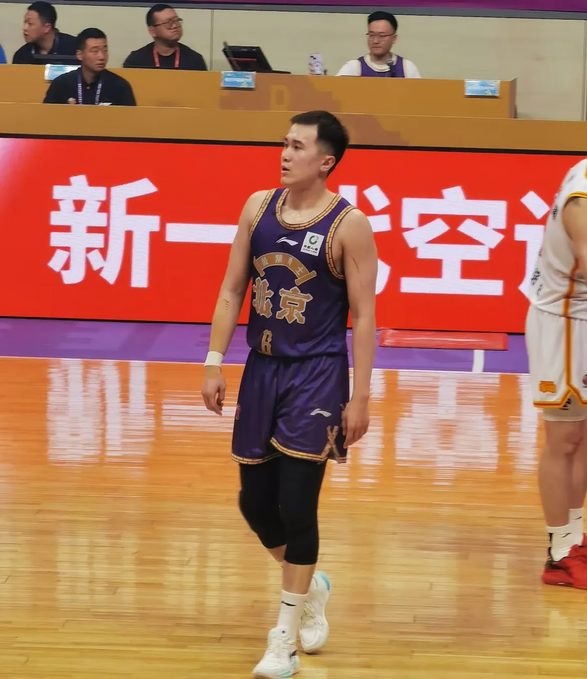 关于CBA常规赛清晨走向成谜，波尔图更衣室发声，质疑声仍在，资深球员宣示担当的信息