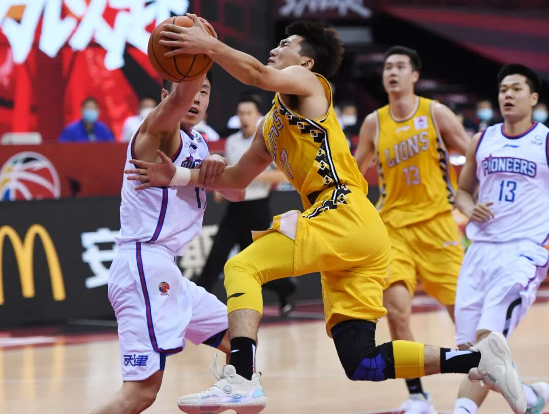 CBA常规赛赛程吃紧，纽约尼克斯今晨外线爆发，悬念犹存，阵容厚度经受考验的简单介绍