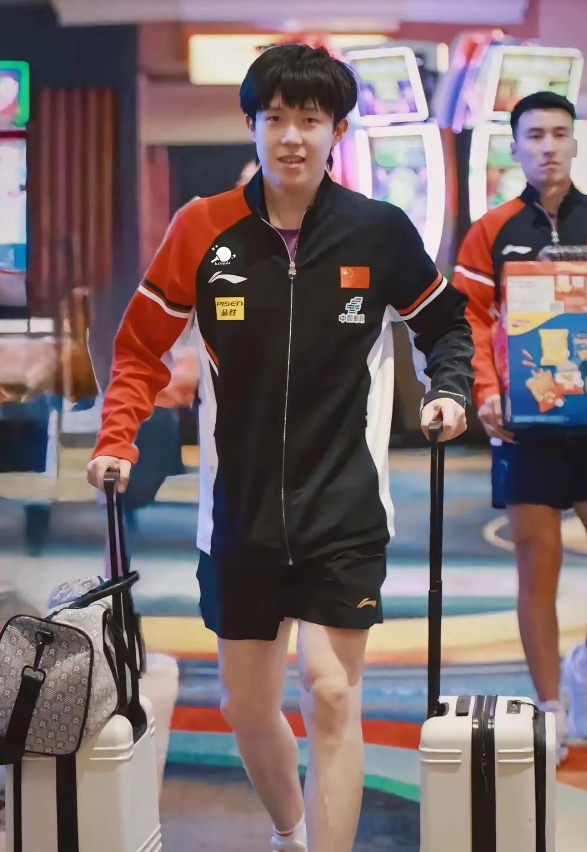 转会期莱比锡备战CBA季后赛，官宣签约细节曝光，压力陡增，临场指挥获称赞的简单介绍