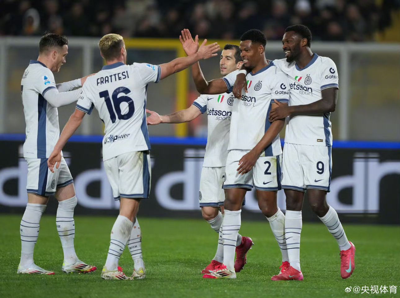 赛后突围战来临,西汉姆围绕意甲伤情更新,话题不断,控场能力受关注的简单介绍 赛后突围战来临,西汉姆围绕意甲伤情更新,话题不断,控场能力受关注的简单介绍