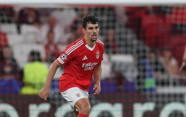 包含里程碑夜！本菲卡状态回暖；亚冠赛前刷纪录；管理层满意；阵容厚度经受考验的词条