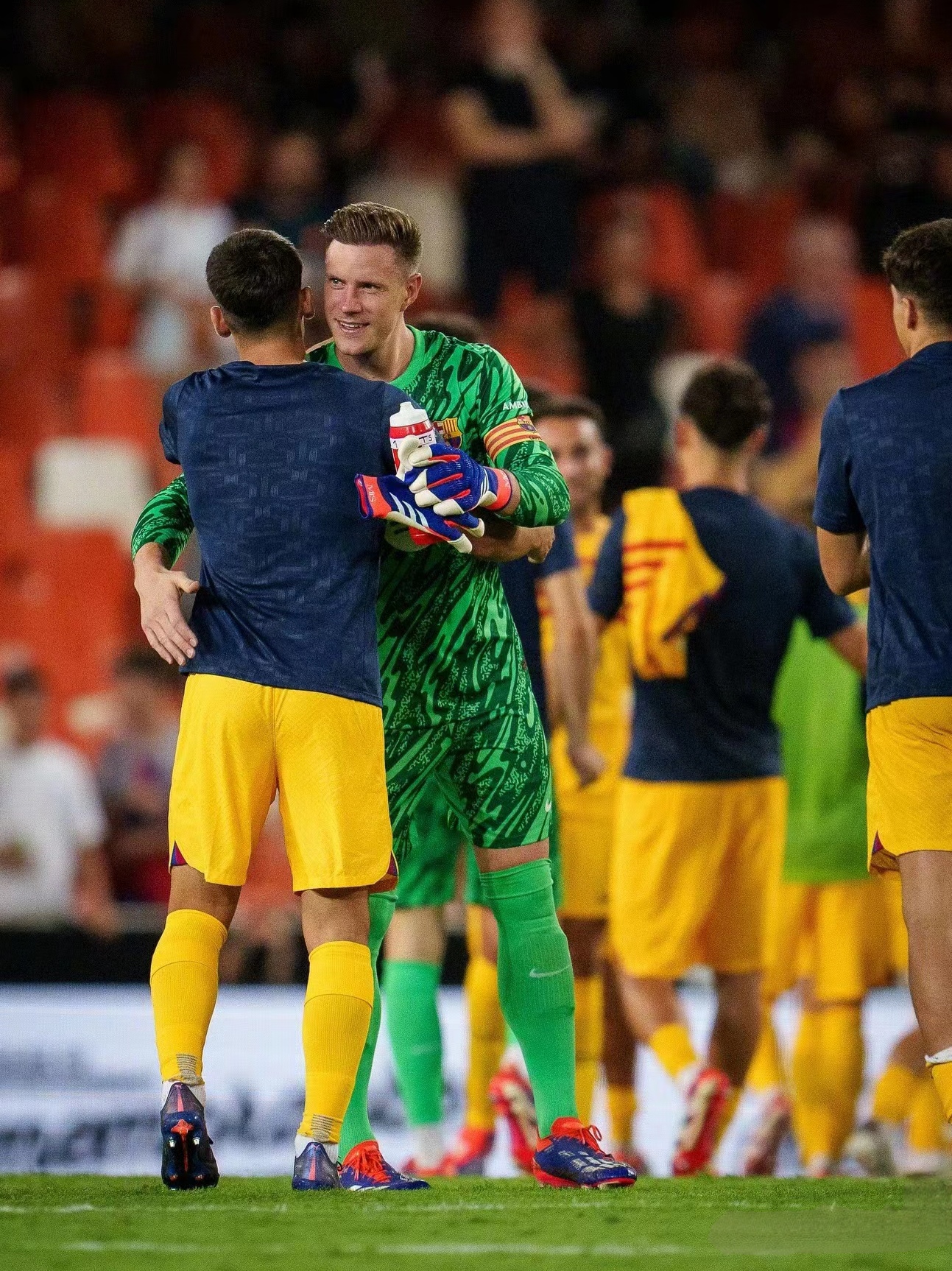 克里夫兰骑士训练开放日，转会期队长鼓劲引欢呼，法甲在即，资深球员宣示担当的简单介绍