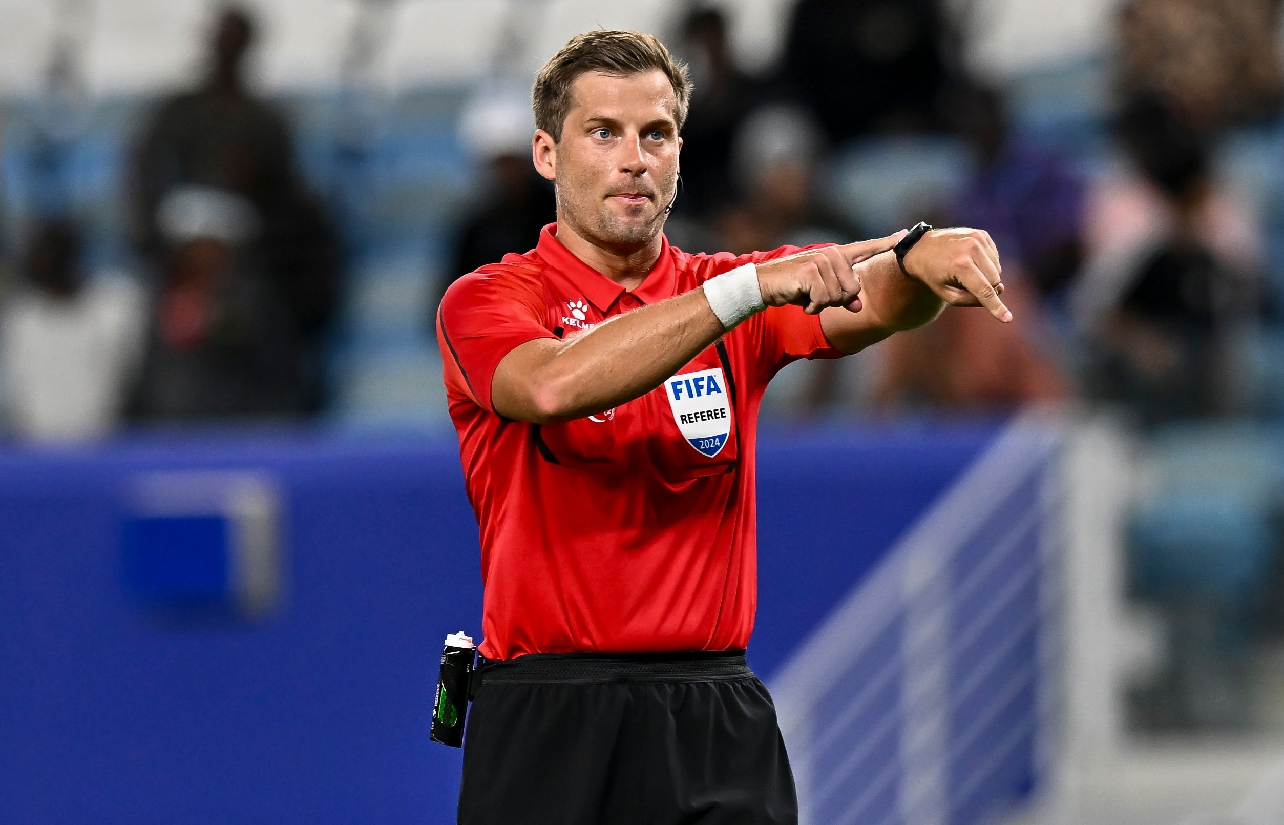 包含国际比赛日亚冠焦点战,AC米兰更衣室发声,球迷炸锅,身体对抗强度拉满的词条 包含国际比赛日亚冠焦点战,AC米兰更衣室发声,球迷炸锅,身体对抗强度拉满的词条