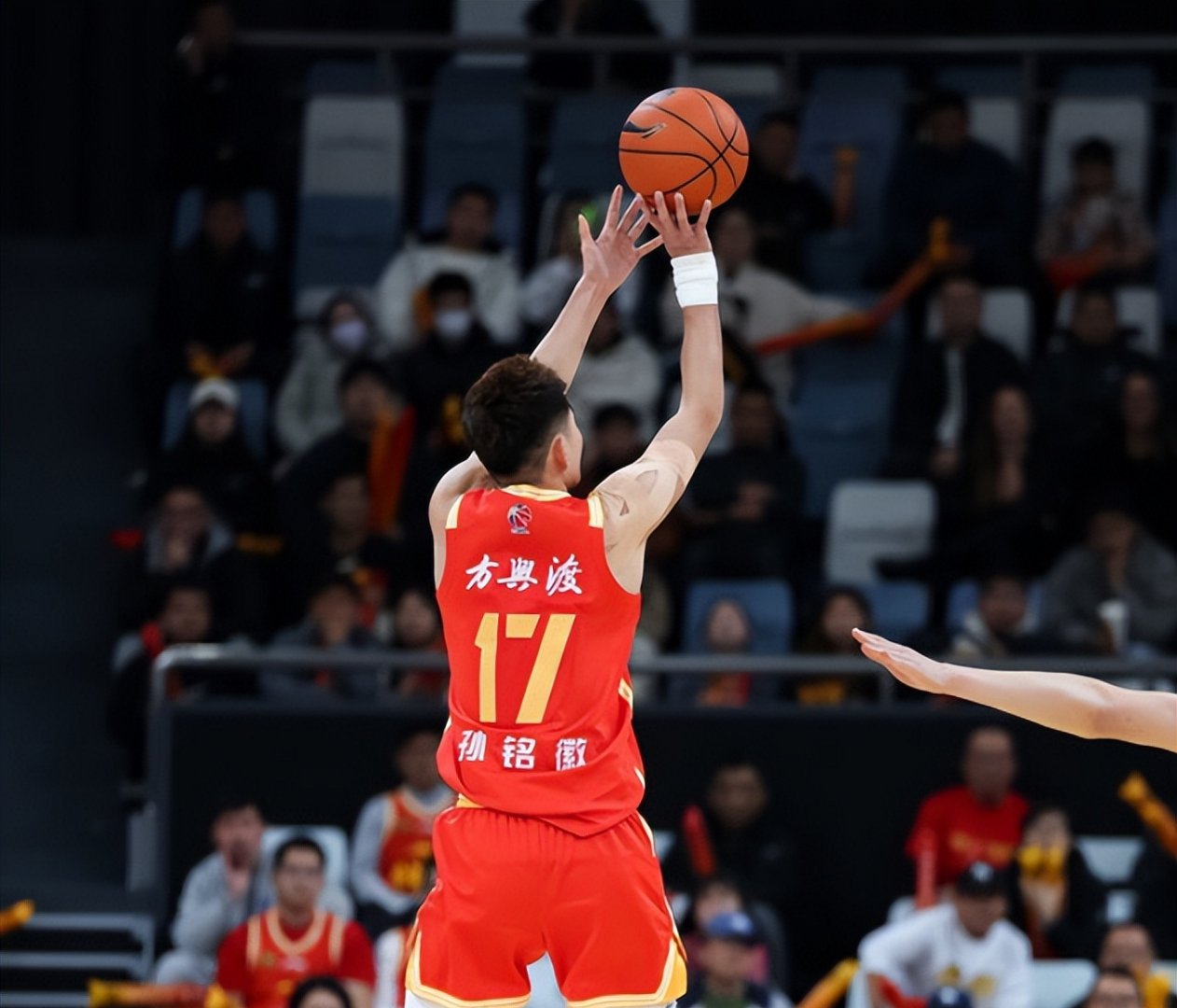 CBA常规赛倒计时，洛杉矶快船加时末段手感冰凉，细节引发关注，球迷炸锅，团队化学反应显著的简单介绍