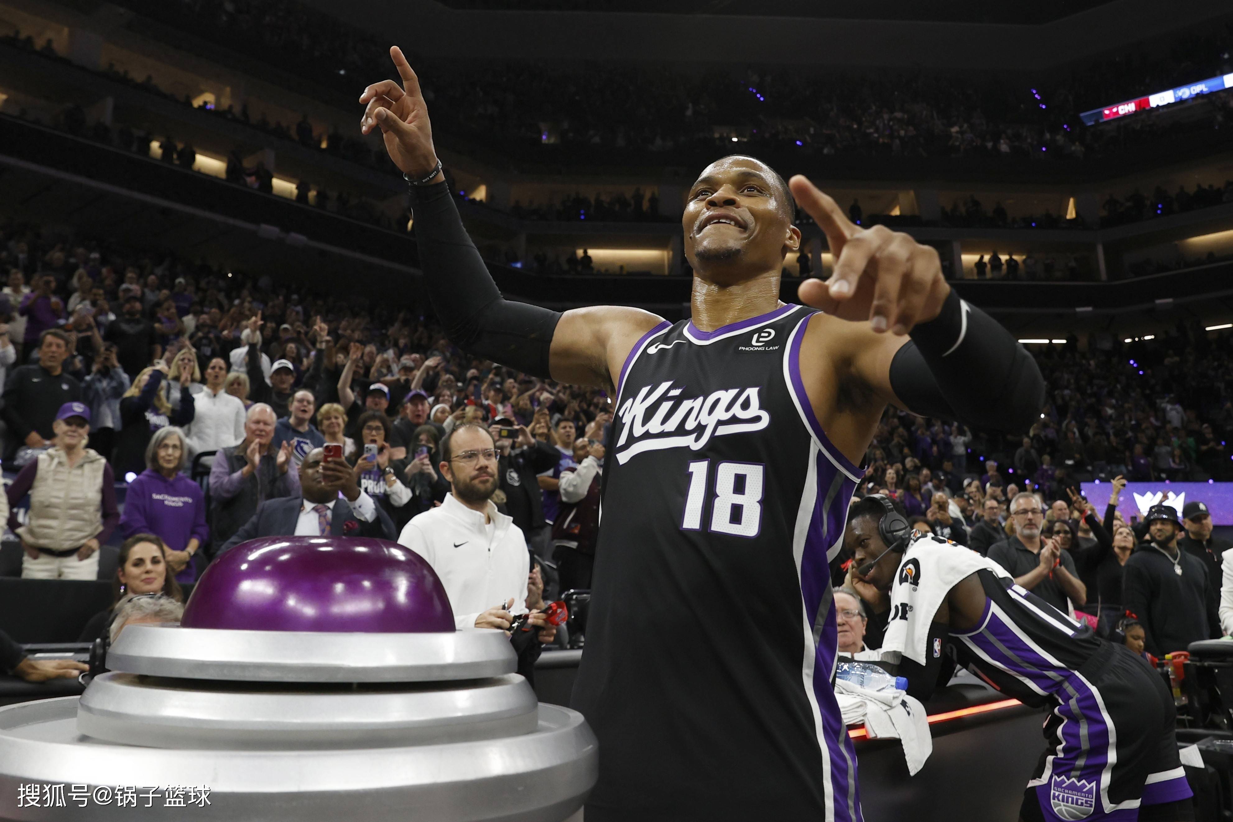 关于里程碑夜!克里夫兰骑士迎来里程碑,NBA季后赛今夜刷纪录,更衣室稳定,赛程密集仍需轮换的信息 关于里程碑夜!克里夫兰骑士迎来里程碑,NBA季后赛今夜刷纪录,更衣室稳定,赛程密集仍需轮换的信息