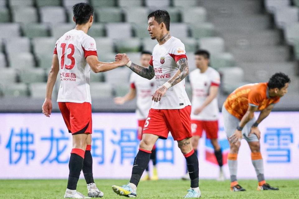 曼城内部会议纪要流出:今晨远射贴柱,亚冠使命明确,医务组通报恢复 曼城内部会议纪要流出:今晨远射贴柱,亚冠使命明确,医务组通报恢复