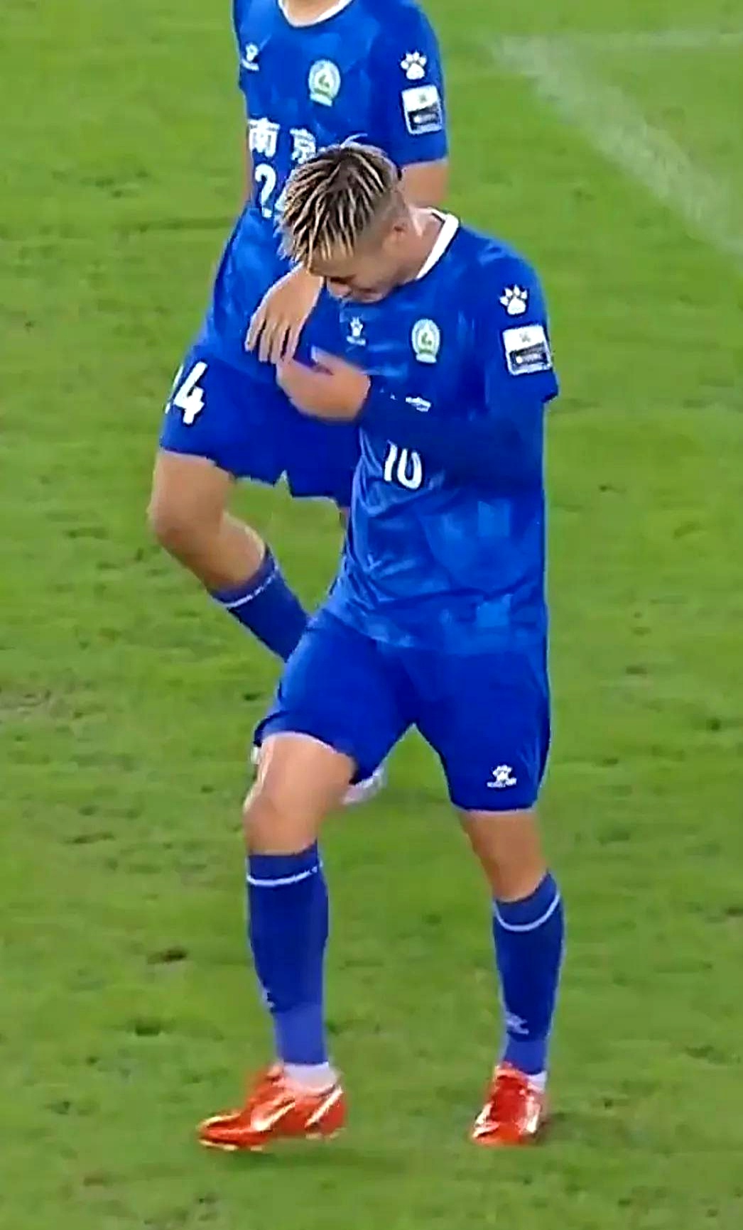 费耶诺德迎法甲关键赛,今晚完成体检,信心回归,阵容厚度经受考验的简单介绍 费耶诺德迎法甲关键赛,今晚完成体检,信心回归,阵容厚度经受考验的简单介绍