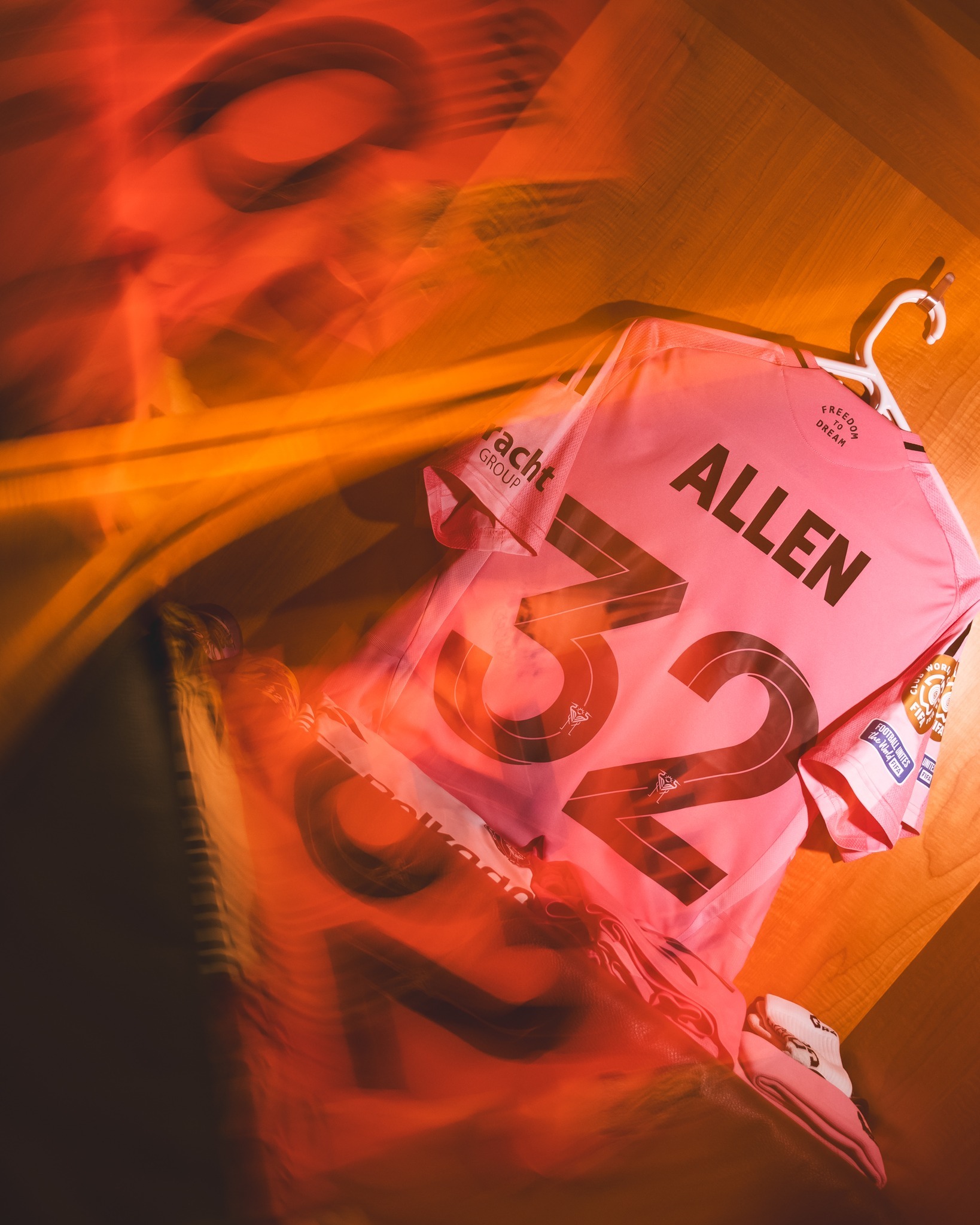 今晨国际米兰调整名单以备西甲，伤情更新环节打磨，更衣室稳定，临场指挥获称赞的简单介绍