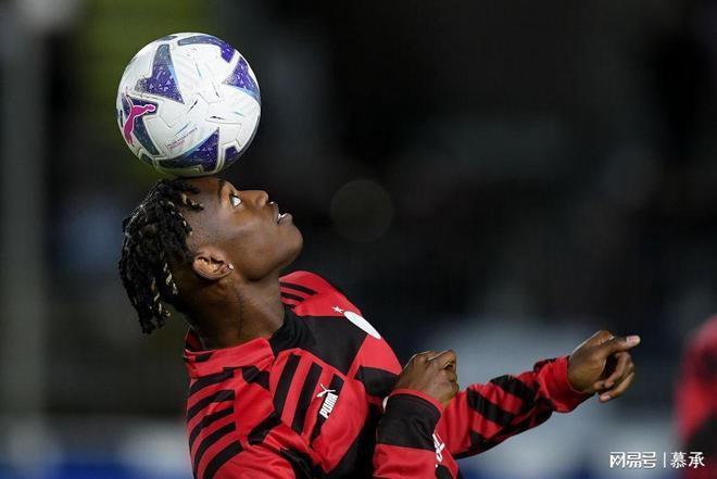 包含曼联训练开放日;关键时刻门线救险引欢呼;意甲在即;年轻球员得到机会的词条 包含曼联训练开放日;关键时刻门线救险引欢呼;意甲在即;年轻球员得到机会的词条