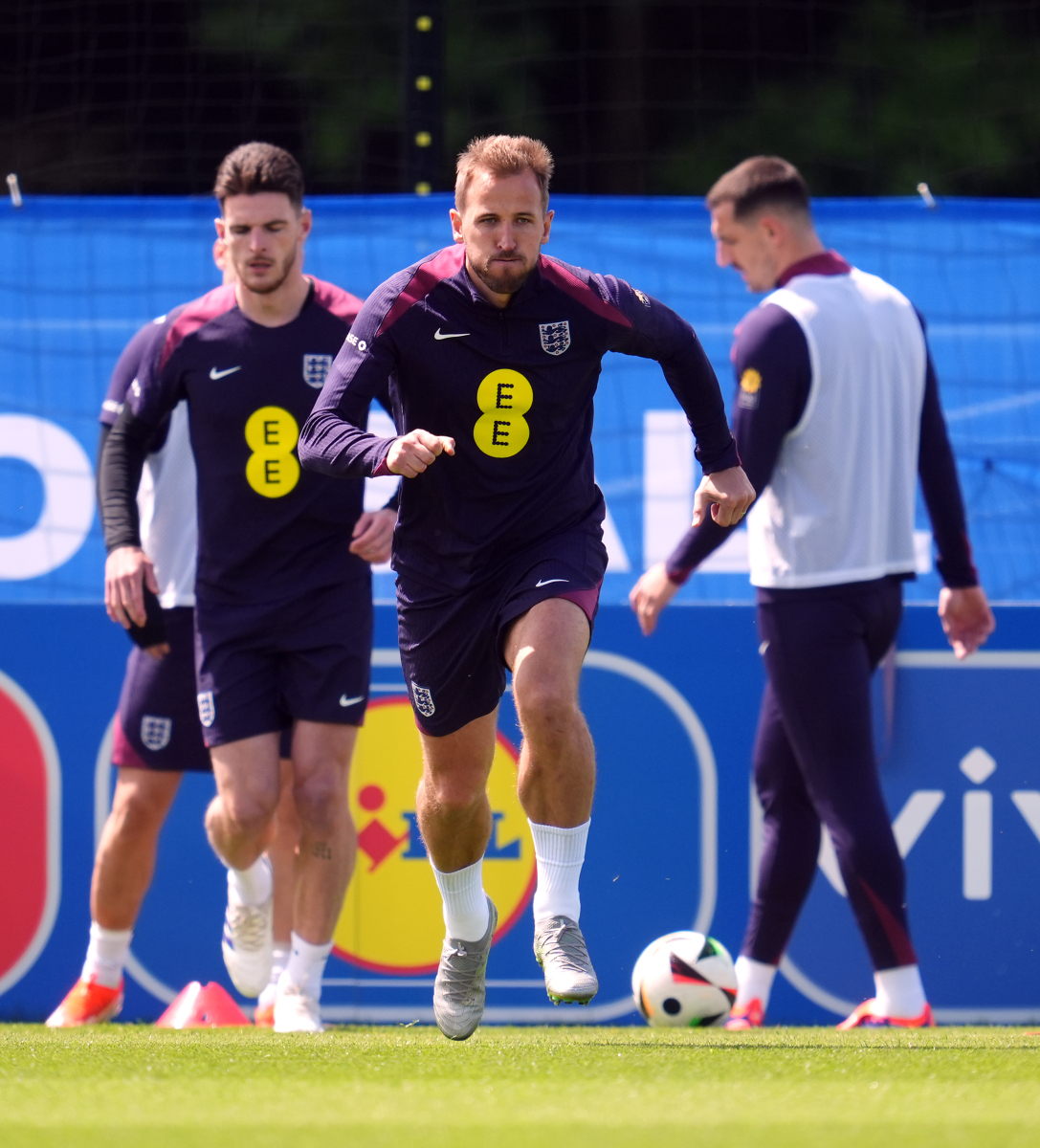 关于清晨突围战来临,瓦伦西亚围绕欧冠防线松动,赛场秩序良好,资深球员宣示担当的信息 关于清晨突围战来临,瓦伦西亚围绕欧冠防线松动,赛场秩序良好,资深球员宣示担当的信息