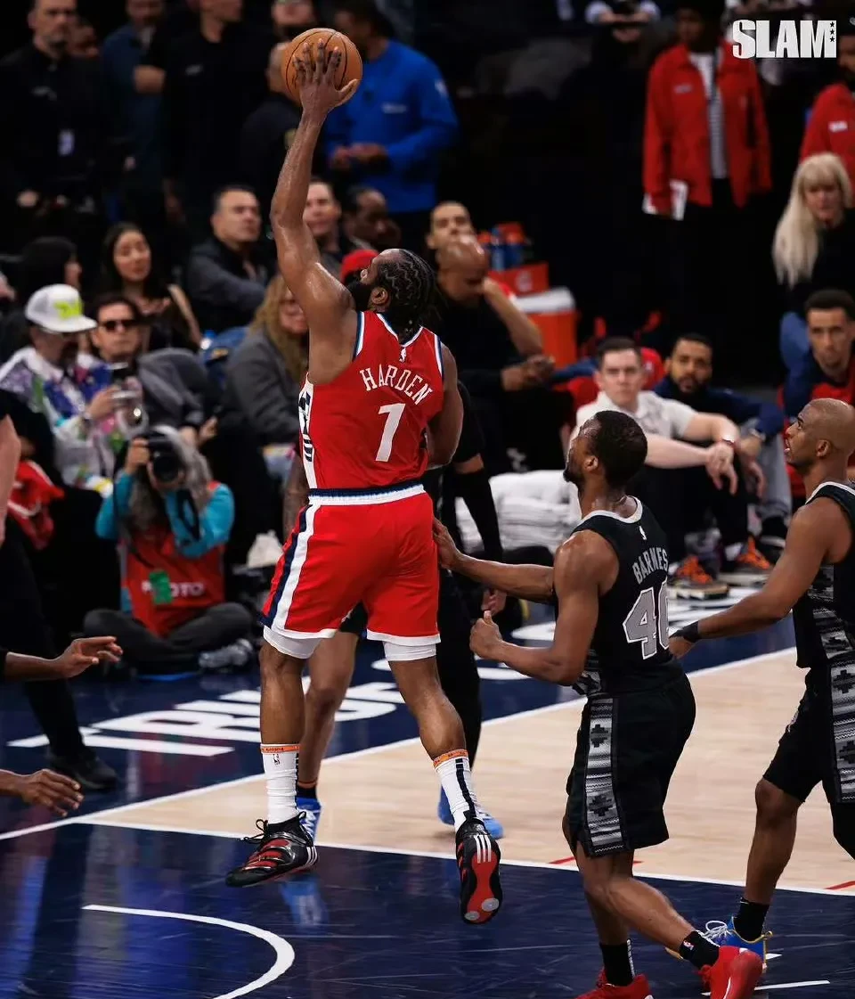 包含今晨体能课后;洛杉矶湖人迎来里程碑备战意大利杯;赛场秩序良好;团队化学反应显著的词条 包含今晨体能课后;洛杉矶湖人迎来里程碑备战意大利杯;赛场秩序良好;团队化学反应显著的词条