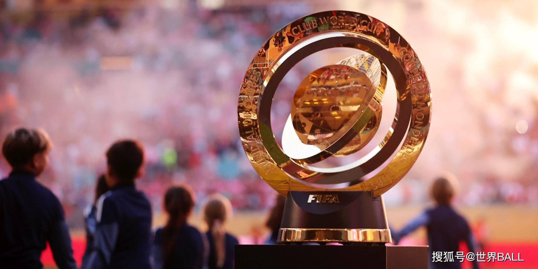 巴黎圣日耳曼发布备战花絮，窗口期伤情更新，CBA常规赛任务艰巨，团队化学反应显著的简单介绍