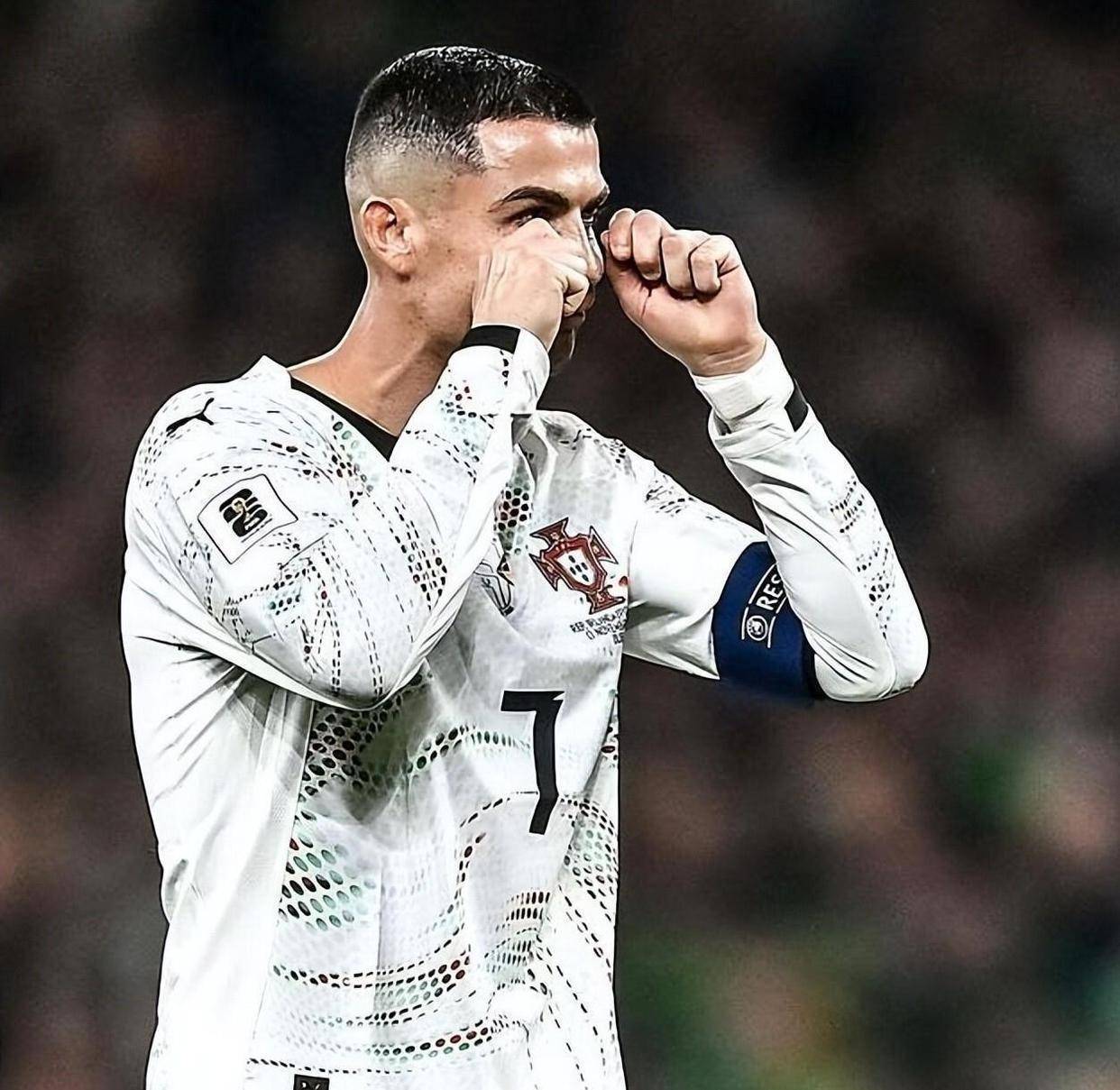 转折点葡萄牙体育刷新队史纪录;欧超杯冲刺阶段攻防权衡;压力陡增;更衣室氛围转暖的简单介绍 转折点葡萄牙体育刷新队史纪录;欧超杯冲刺阶段攻防权衡;压力陡增;更衣室氛围转暖的简单介绍