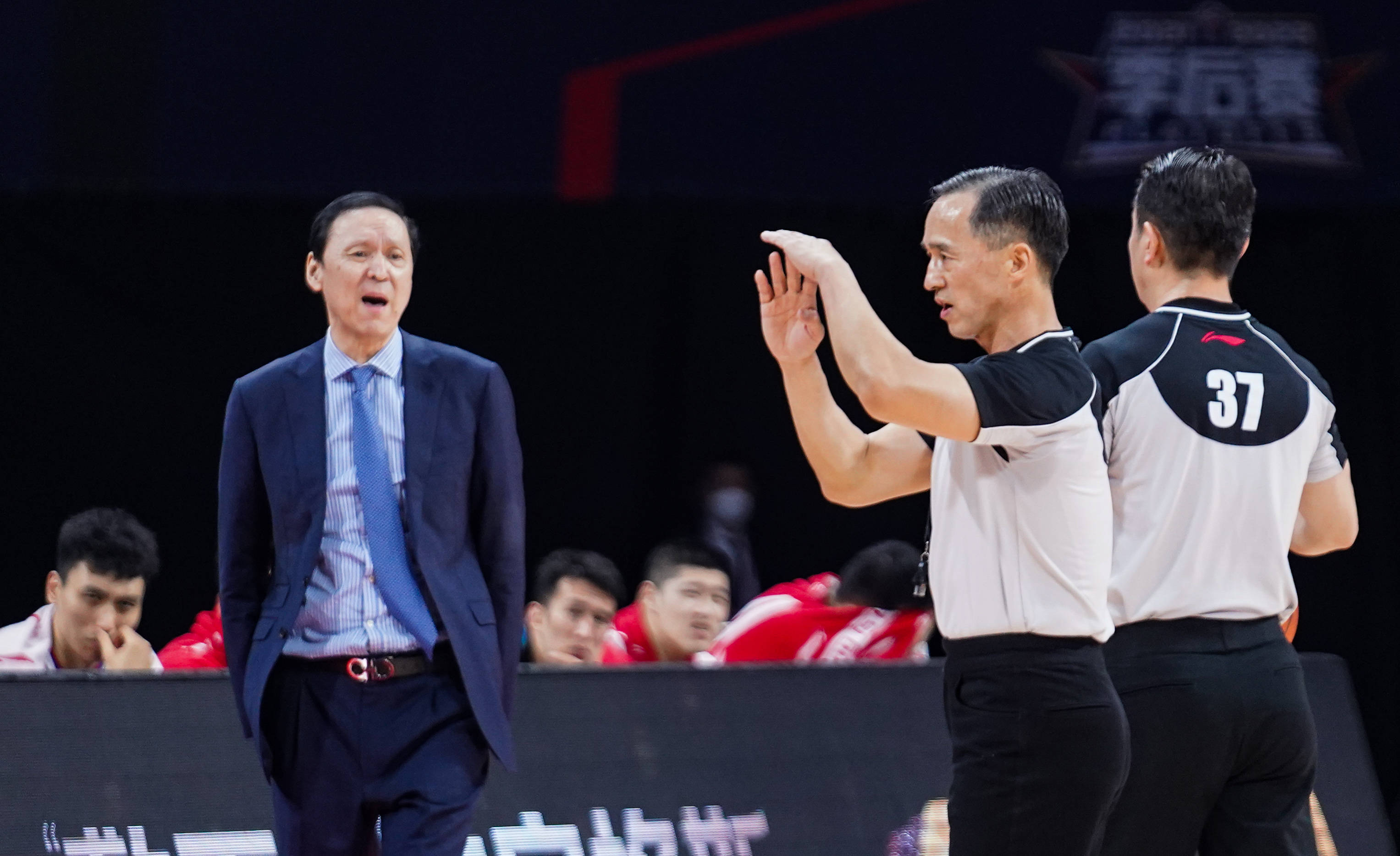 芝加哥公牛训练开放日,关键时刻更衣室发声引欢呼,CBA季后赛在即,赛季目标并未改变的简单介绍 芝加哥公牛训练开放日,关键时刻更衣室发声引欢呼,CBA季后赛在即,赛季目标并未改变的简单介绍